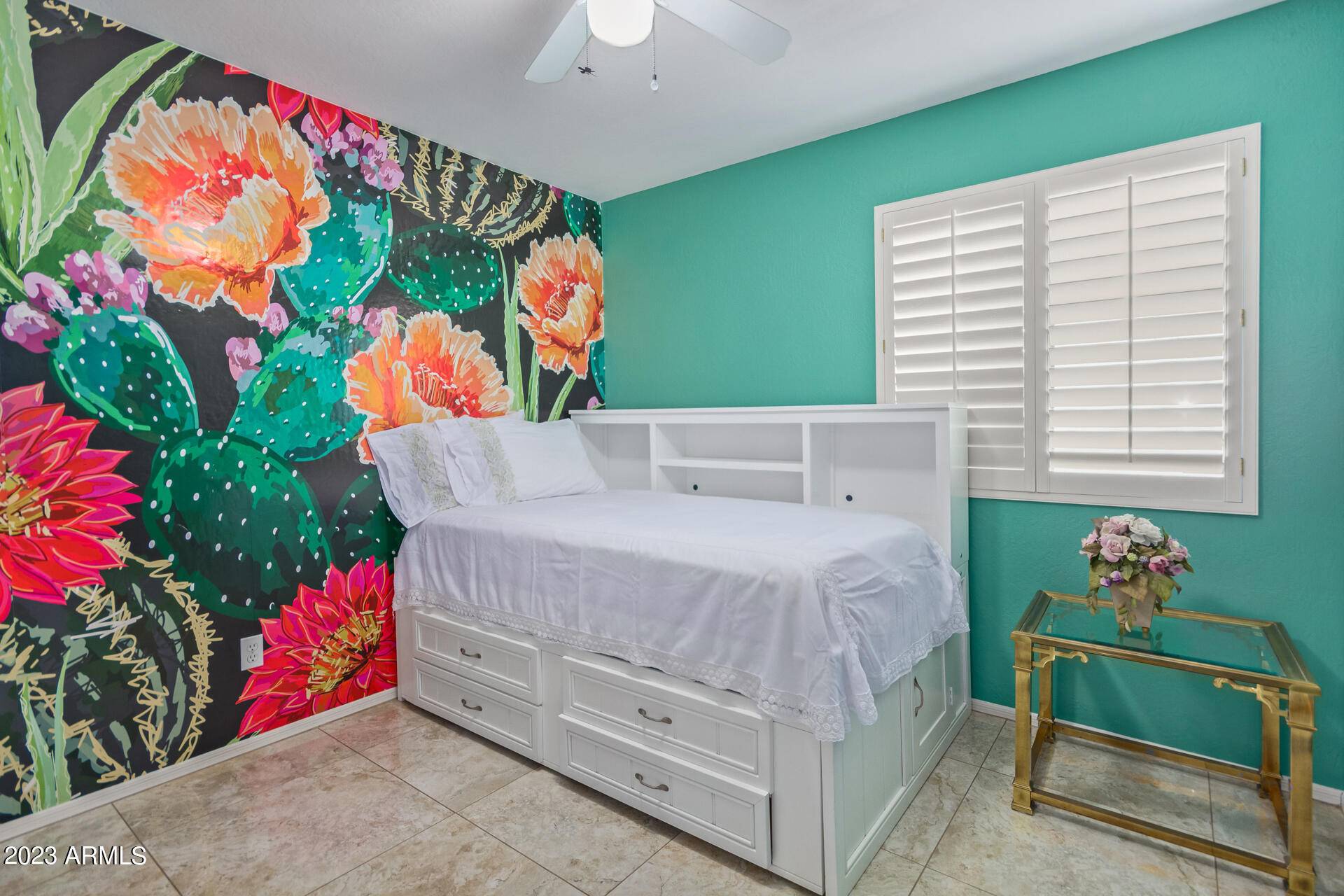 928 E Pontiac Drive
