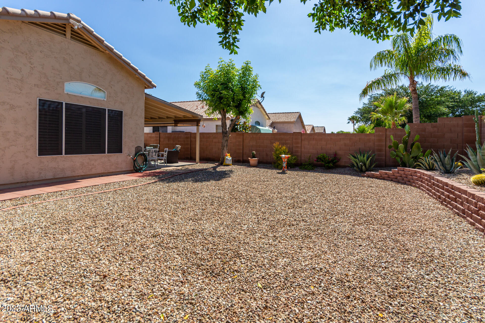 928 E Pontiac Drive