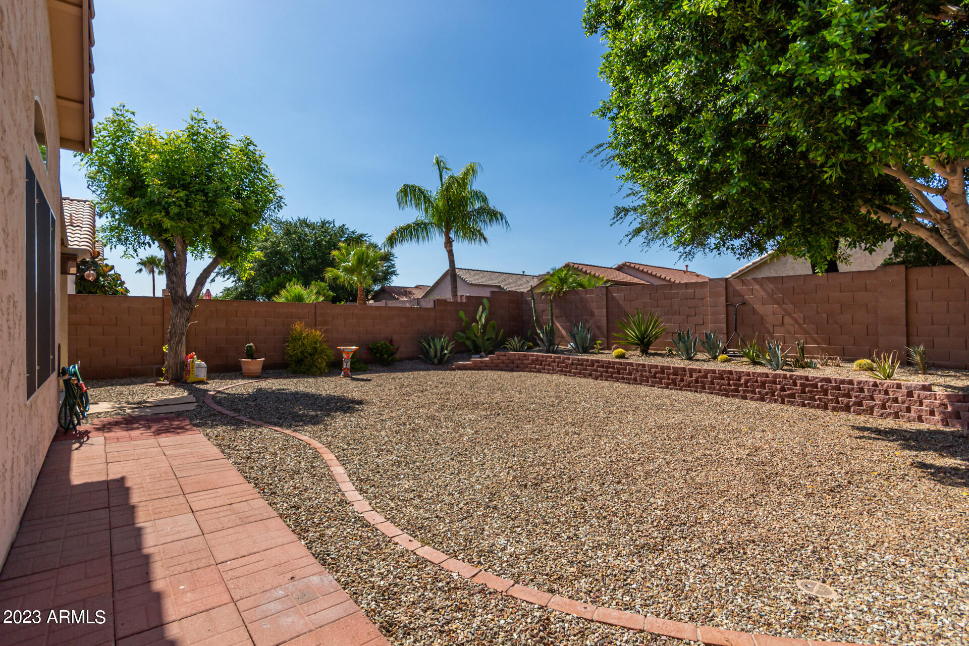 928 E Pontiac Drive