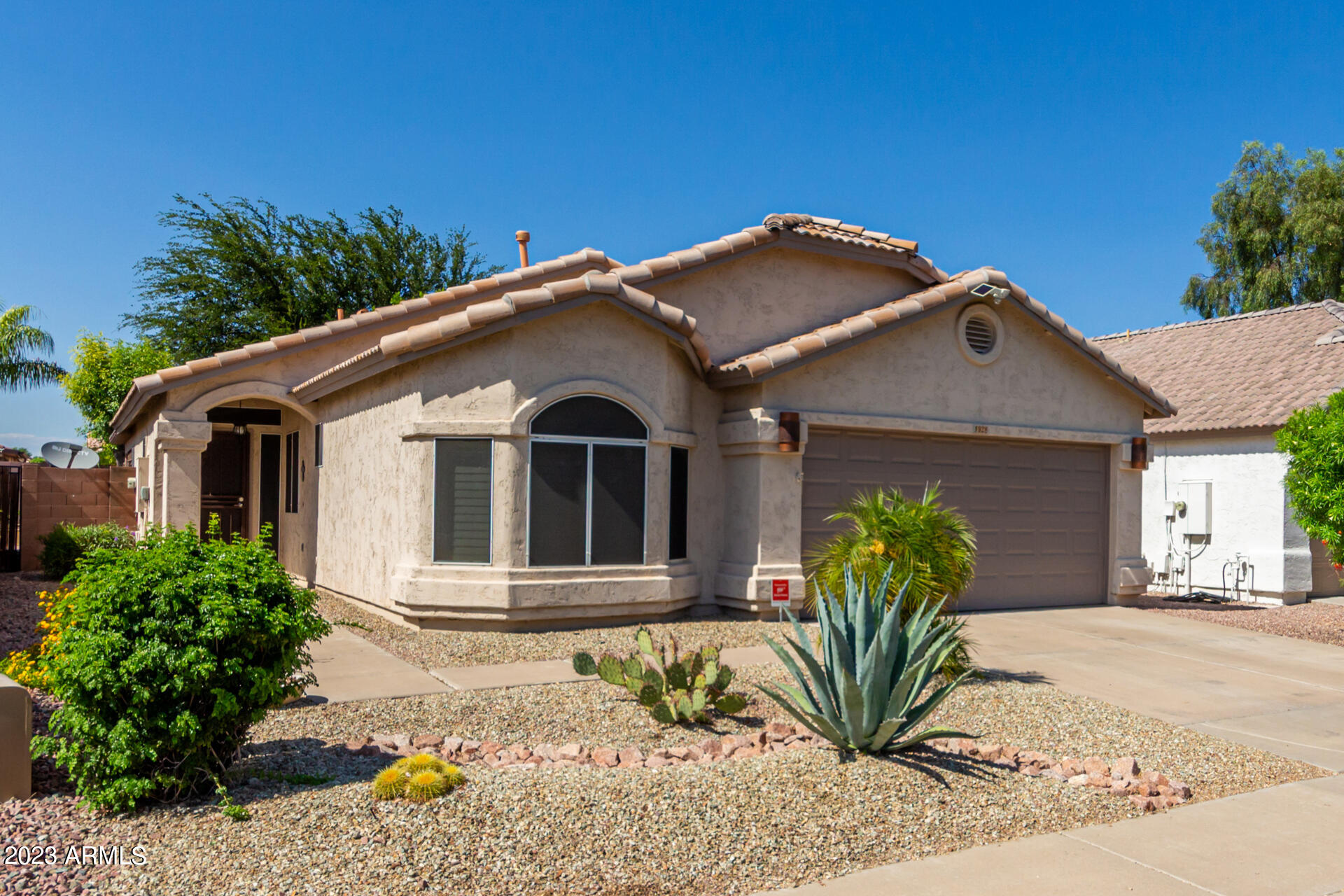 928 E Pontiac Drive