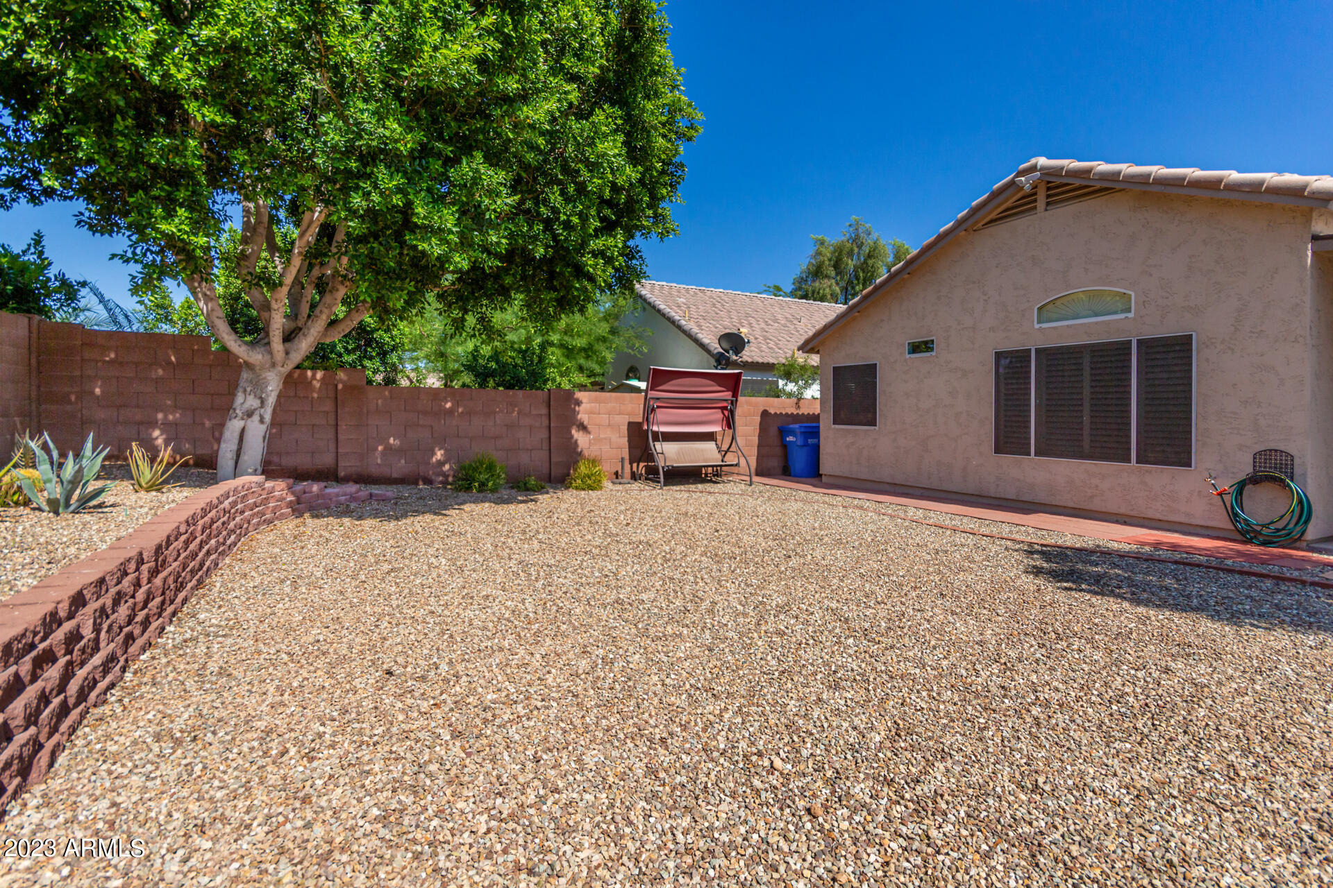 928 E Pontiac Drive