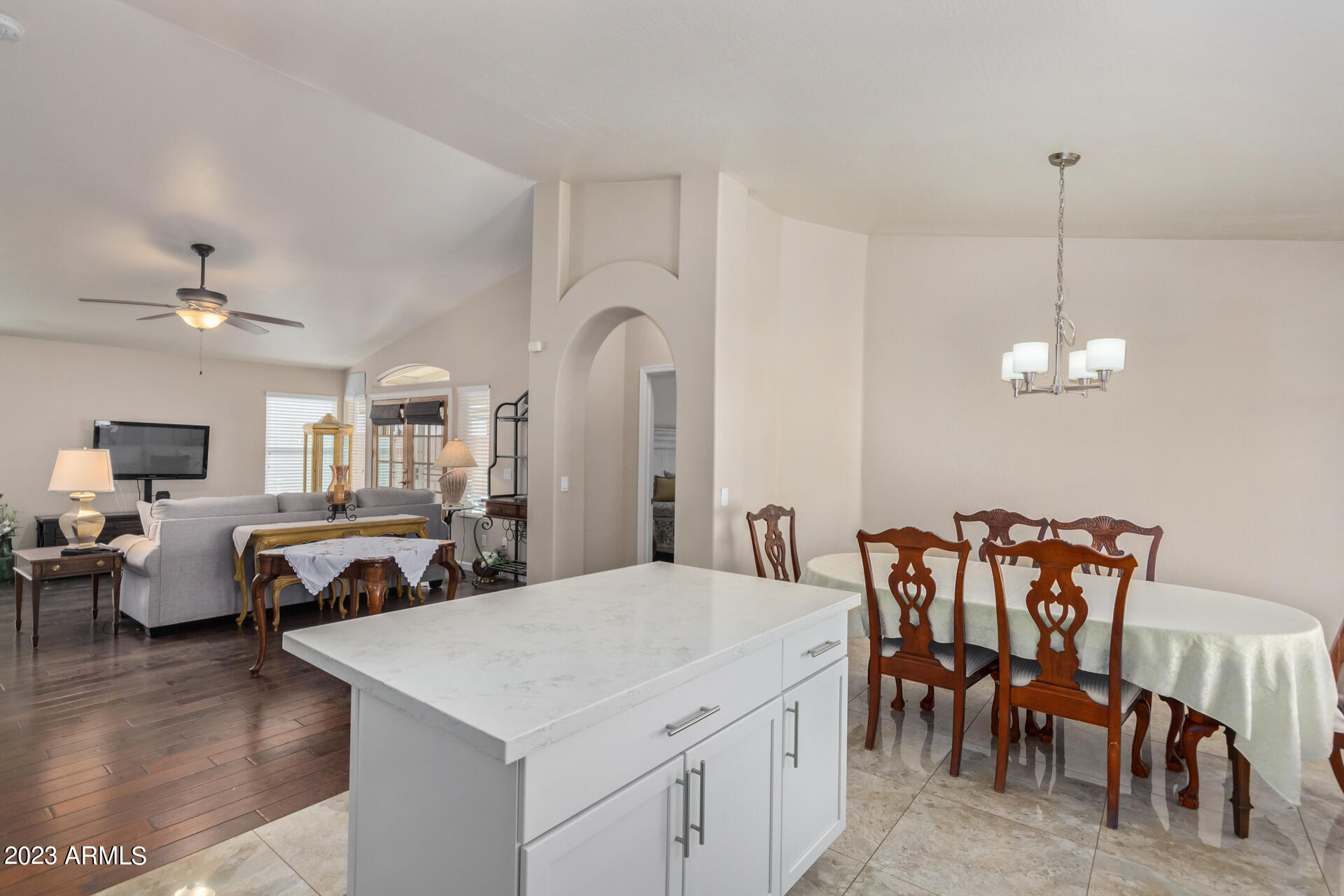 928 E Pontiac Drive