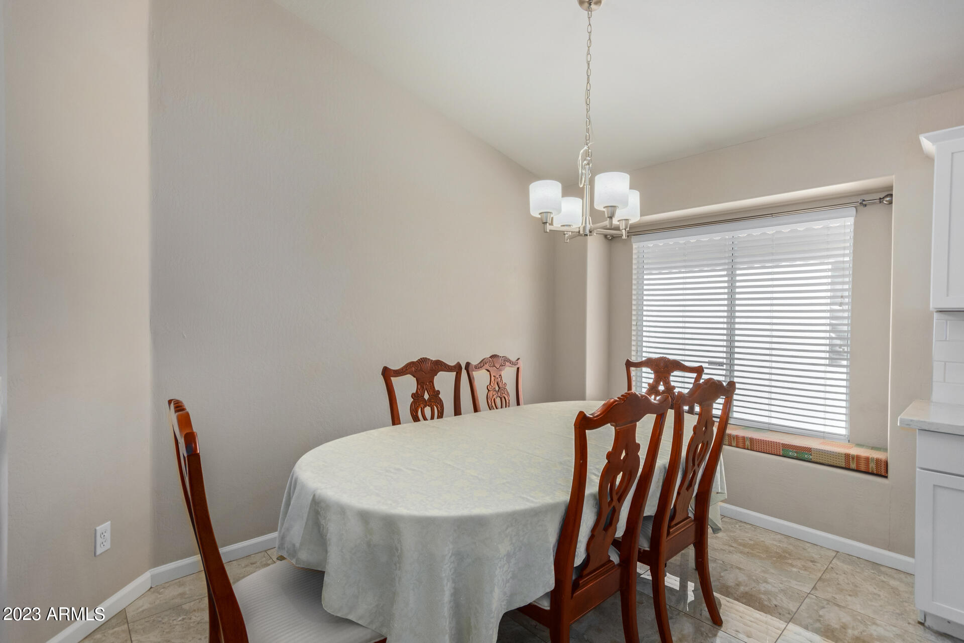 928 E Pontiac Drive