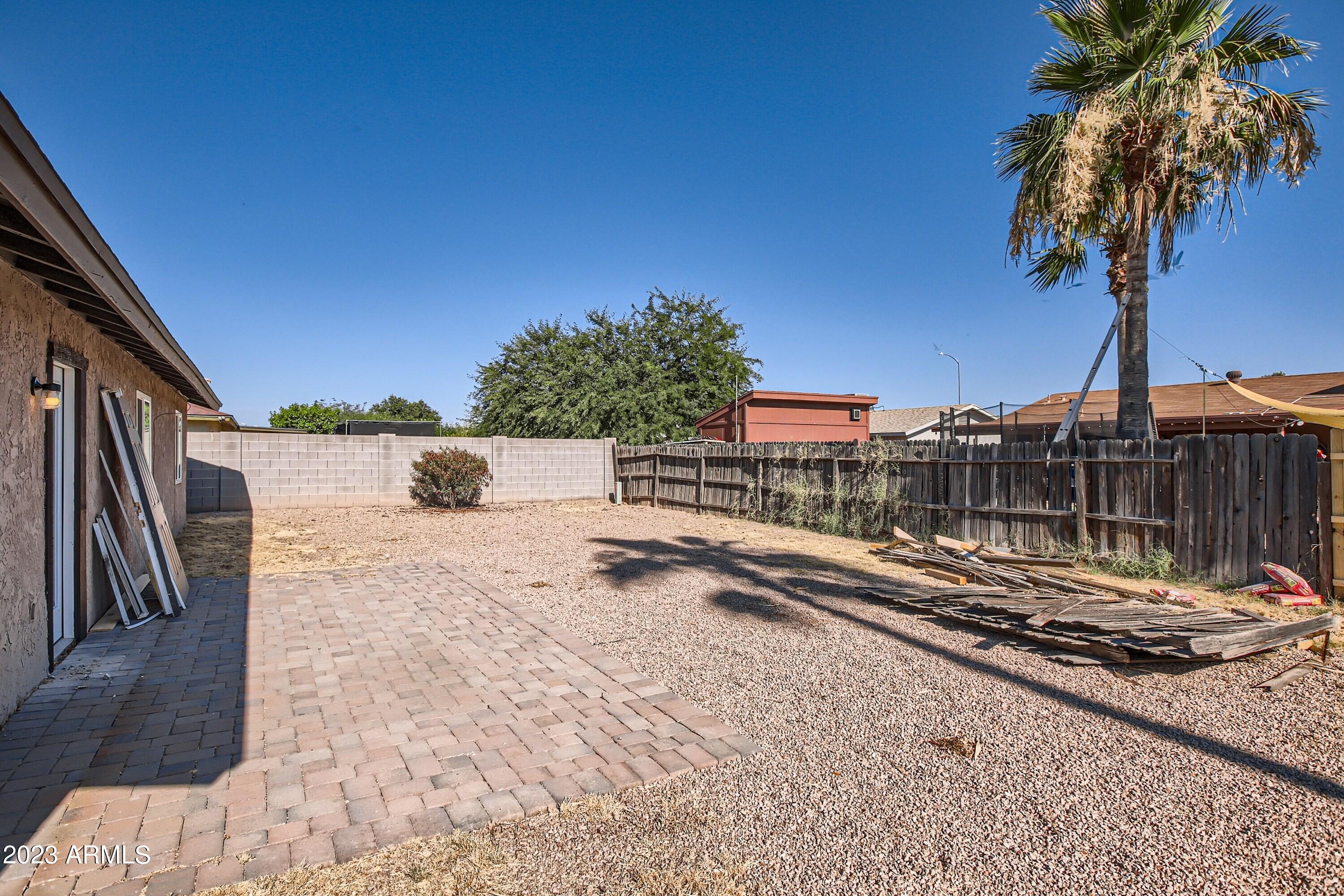 2535 E JUANITA Avenue