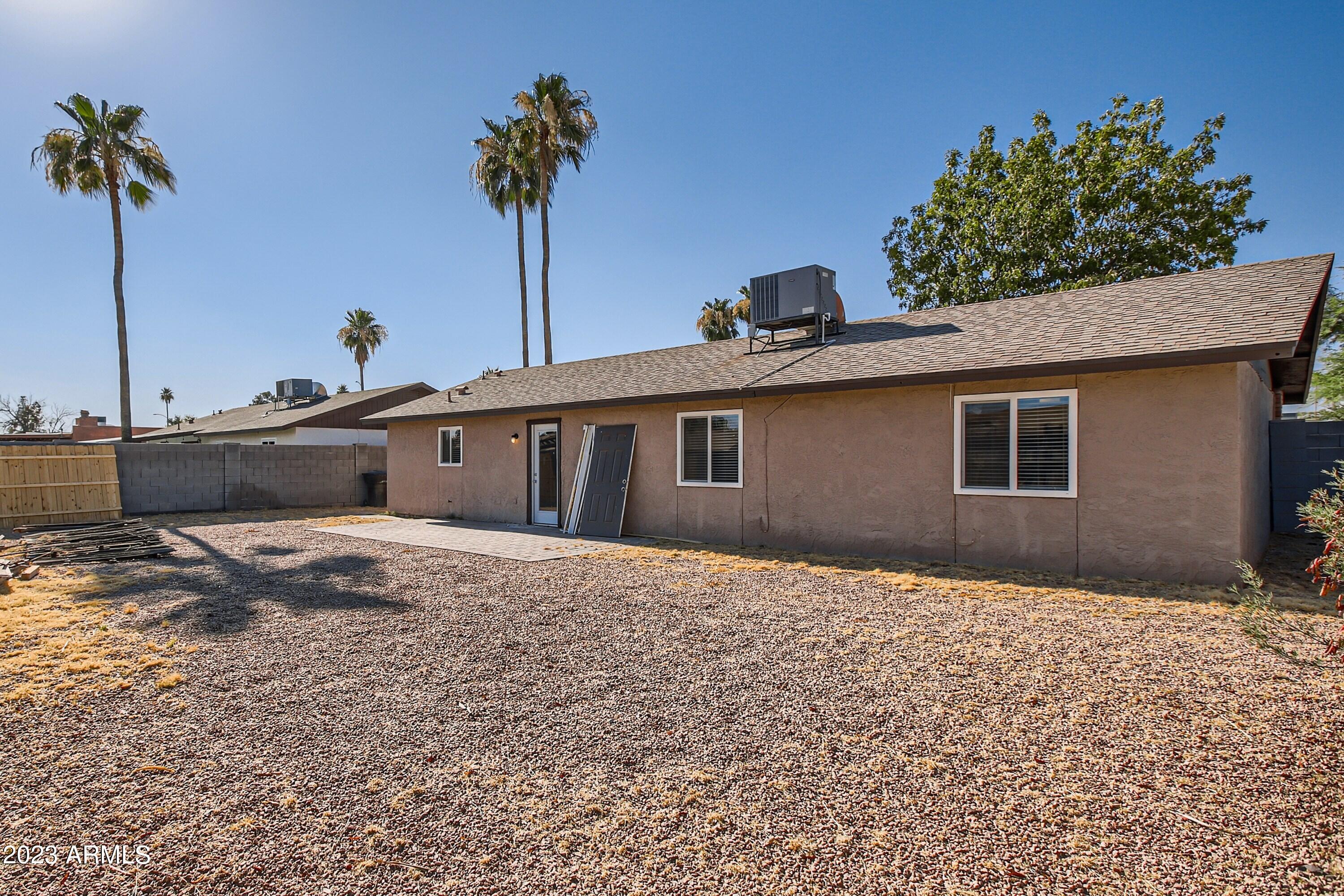 2535 E JUANITA Avenue