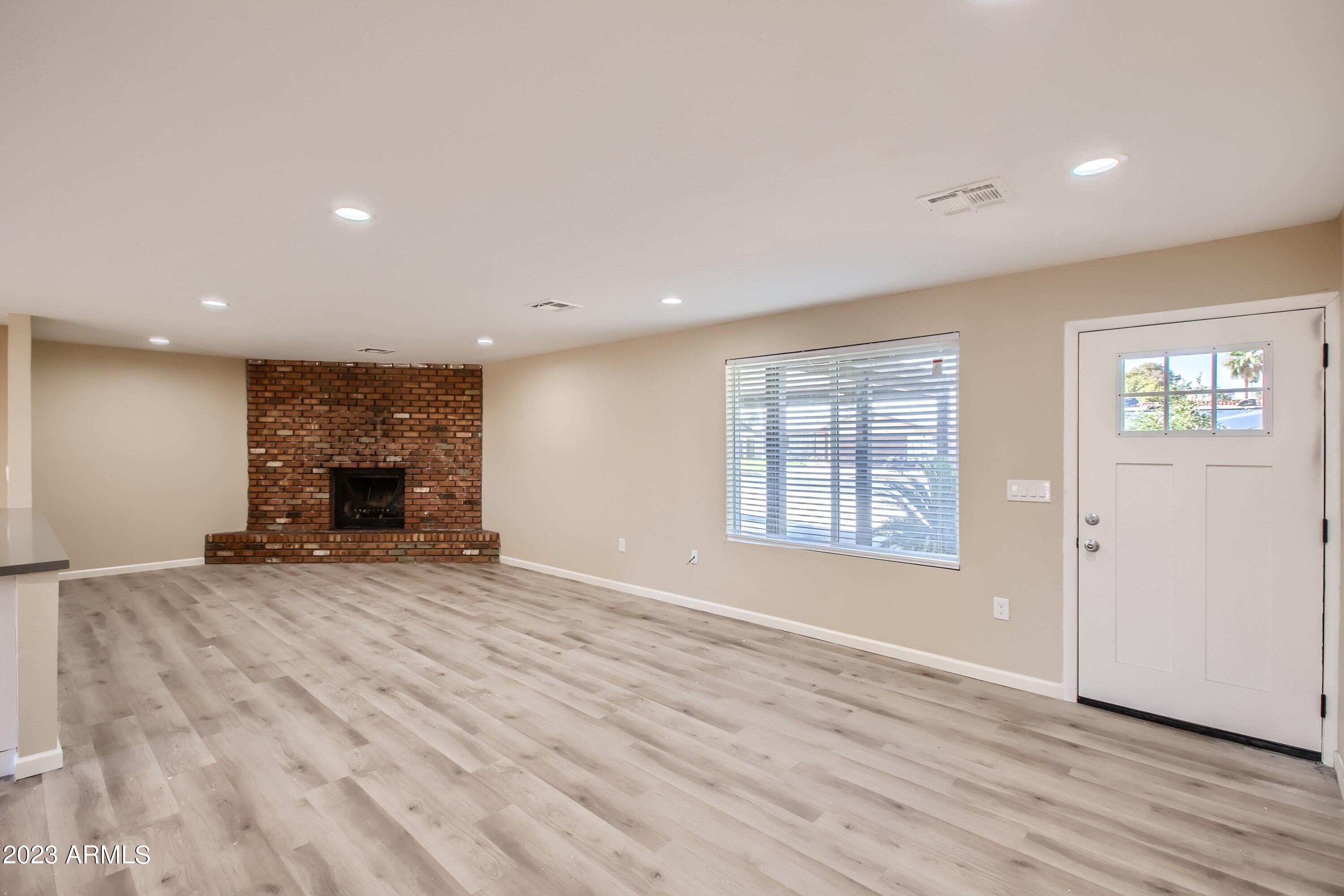 2535 E JUANITA Avenue