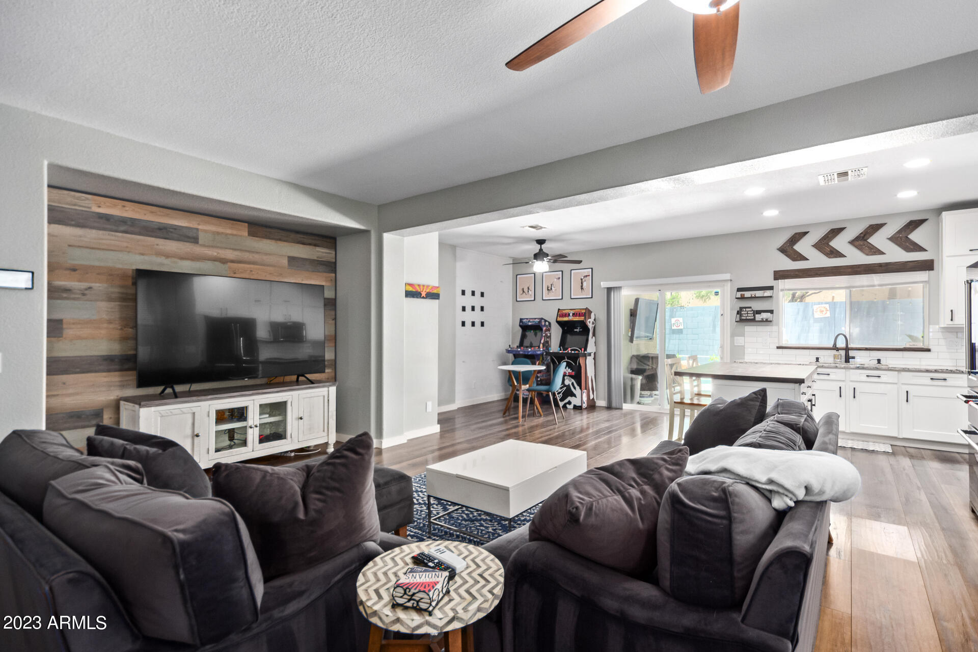 8402 W MARY ANN Drive