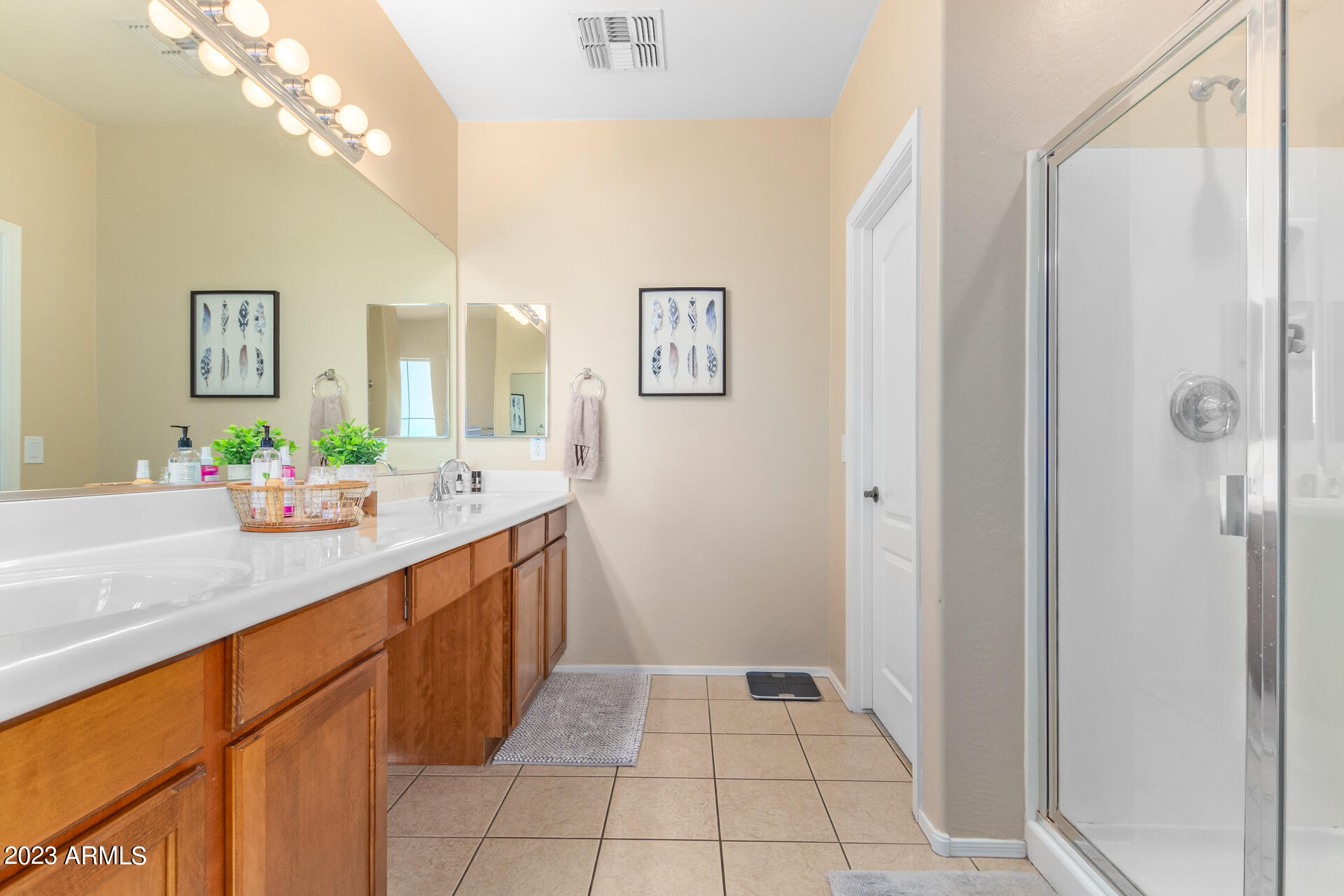 1743 S CHATSWORTH --