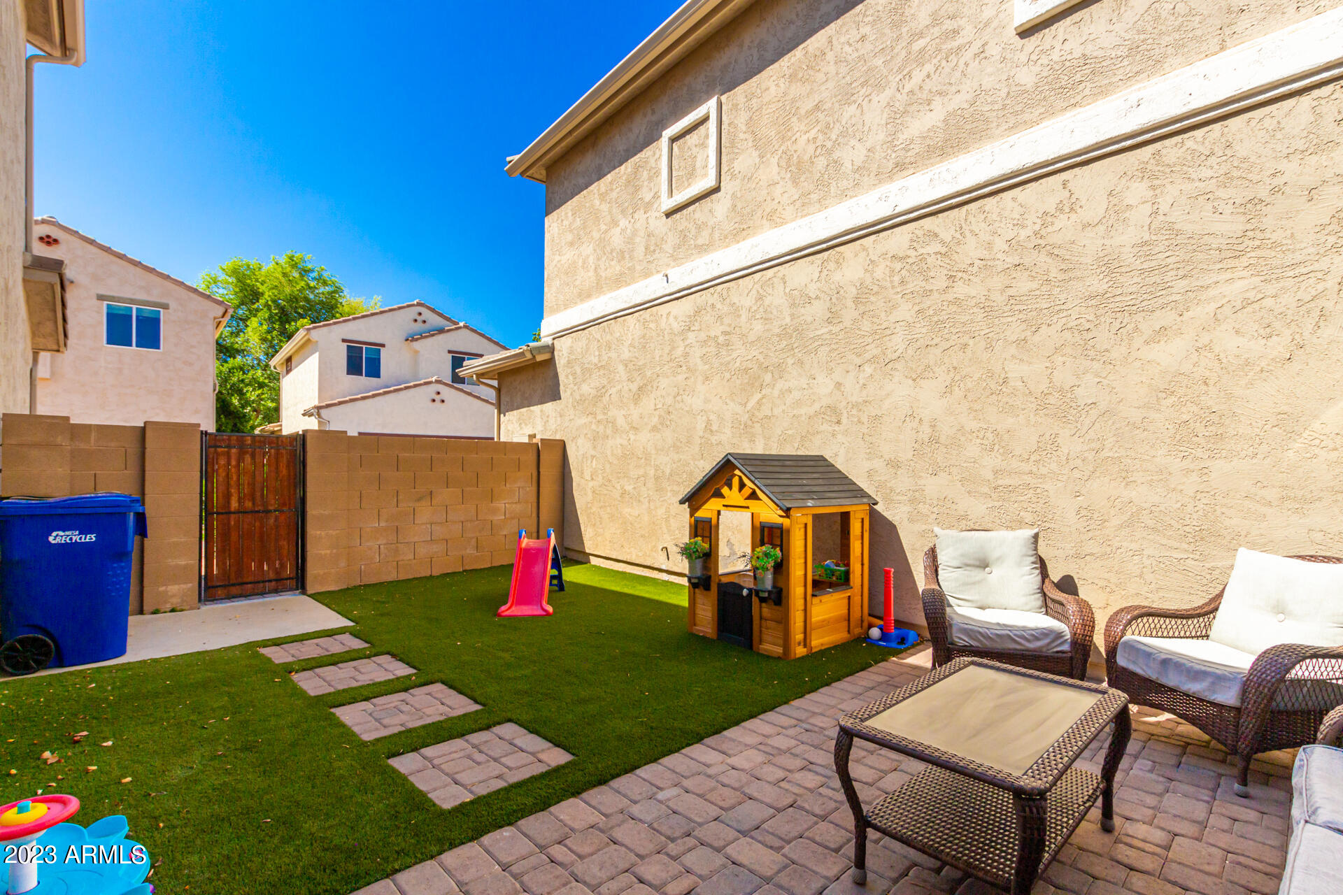 1743 S CHATSWORTH --