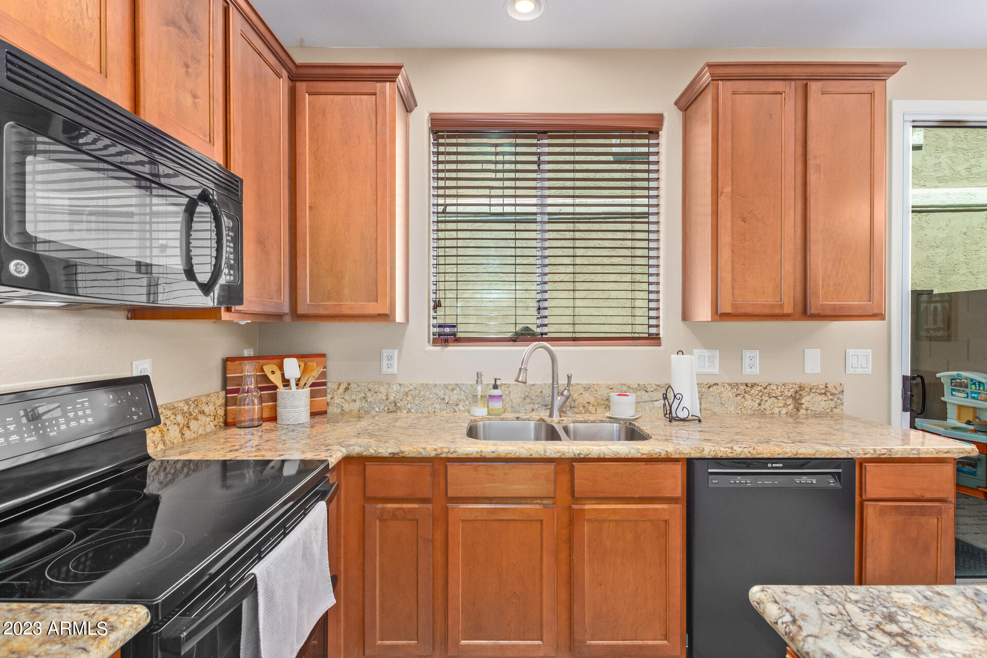 1743 S CHATSWORTH --