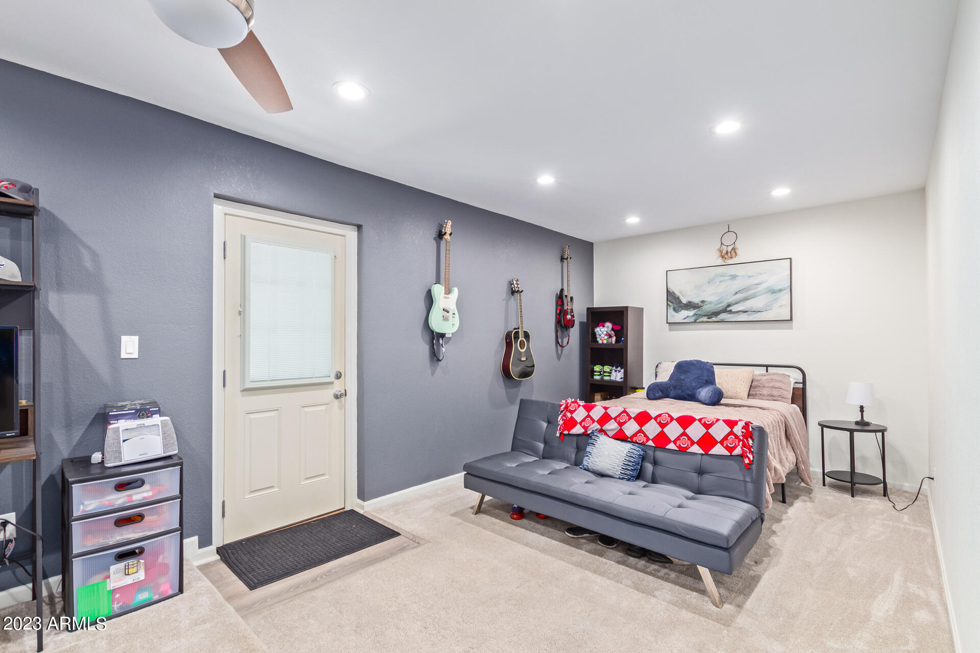 952 W PLATA Avenue
