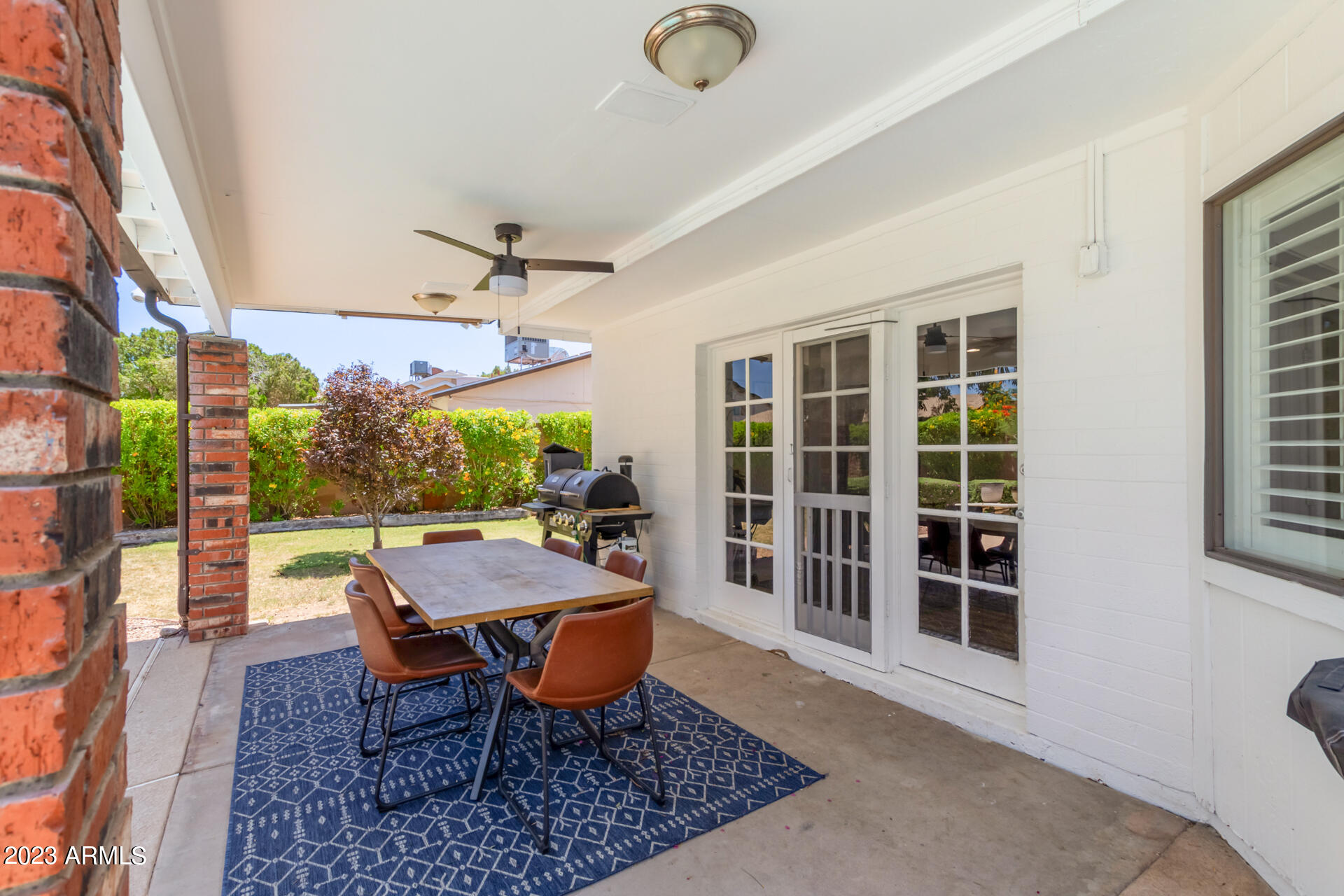 952 W PLATA Avenue