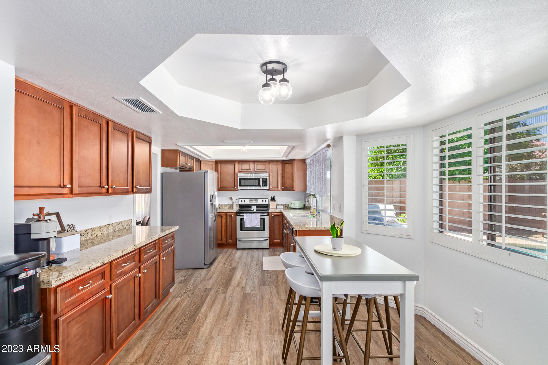 952 W PLATA Avenue