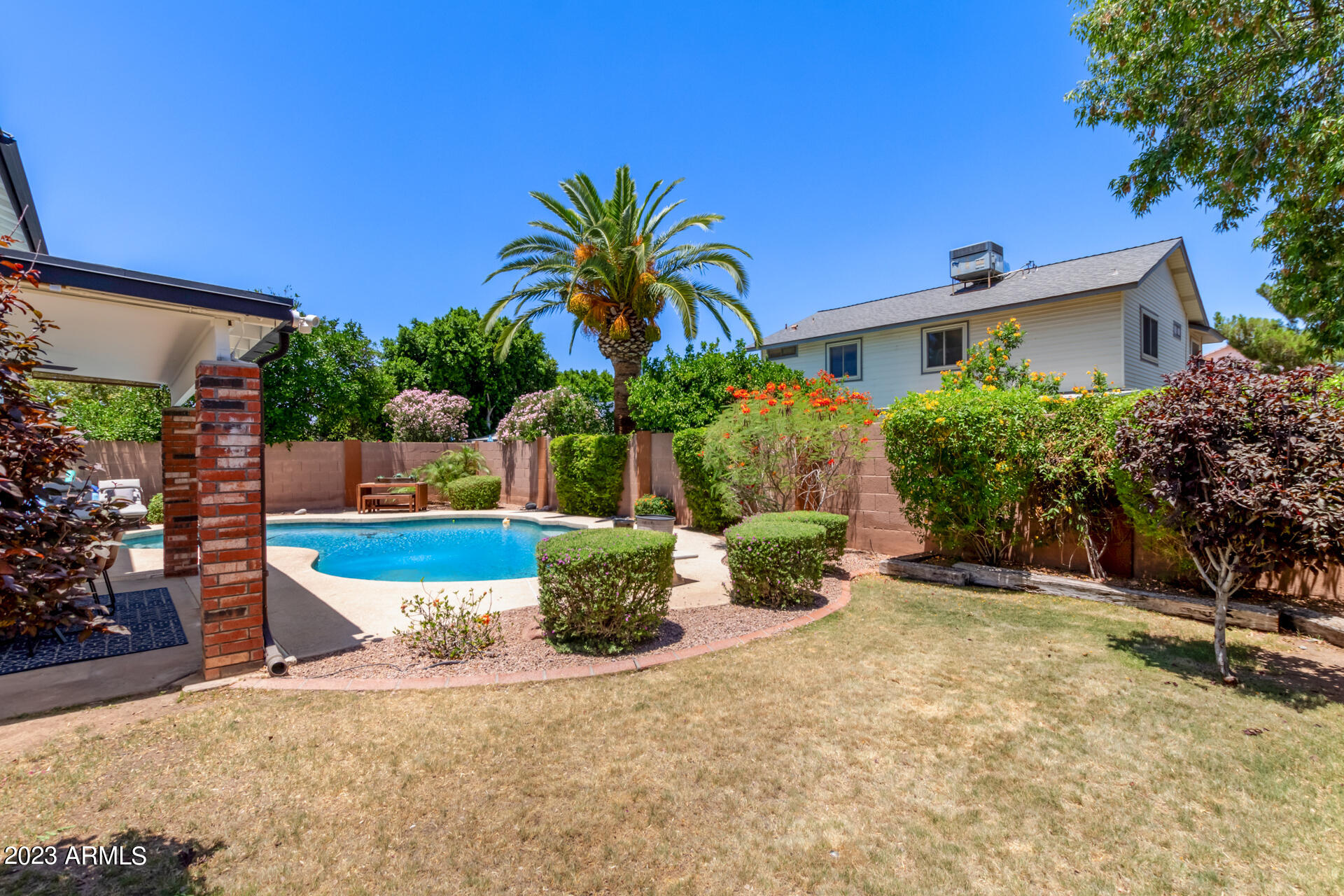 952 W PLATA Avenue