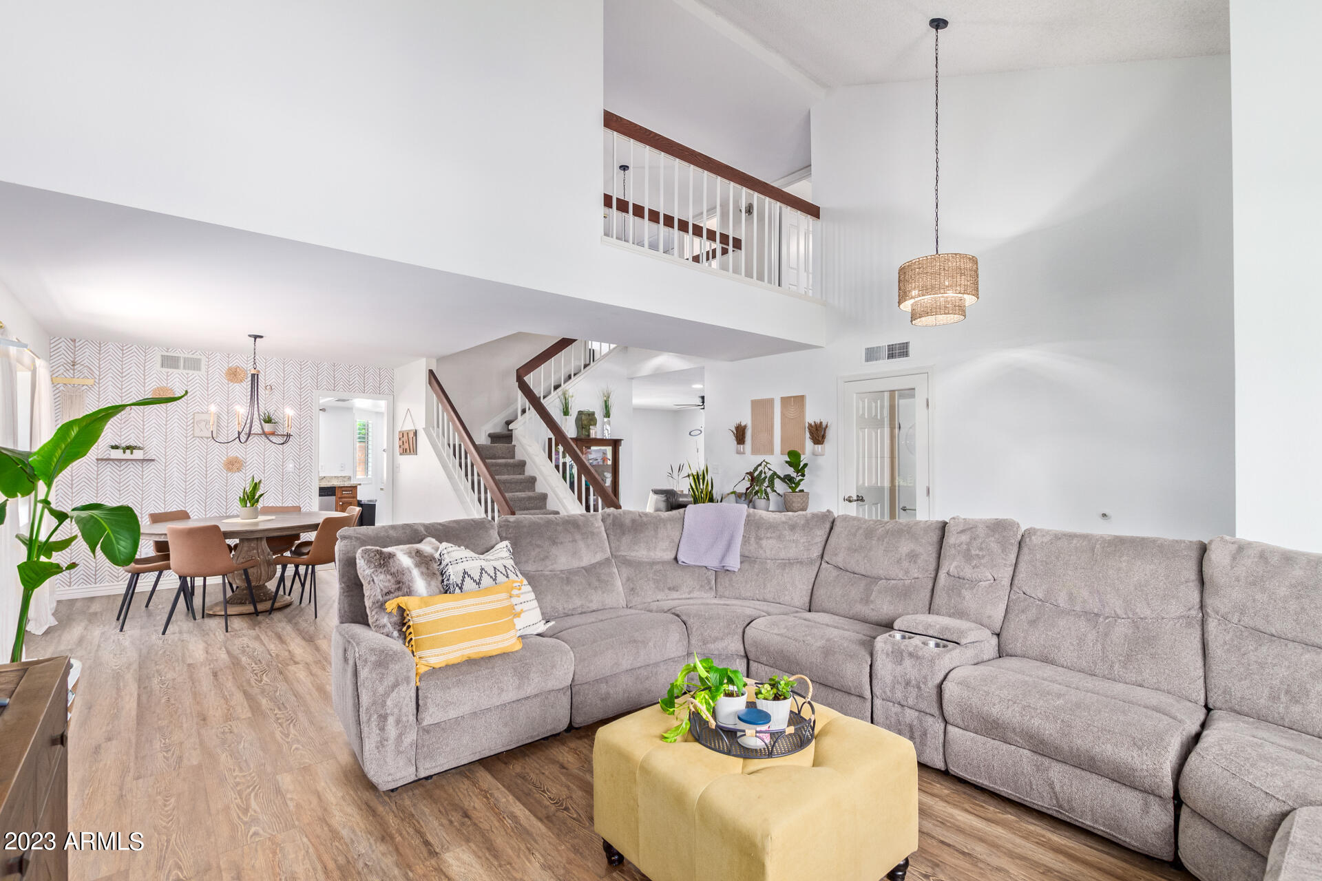 952 W PLATA Avenue