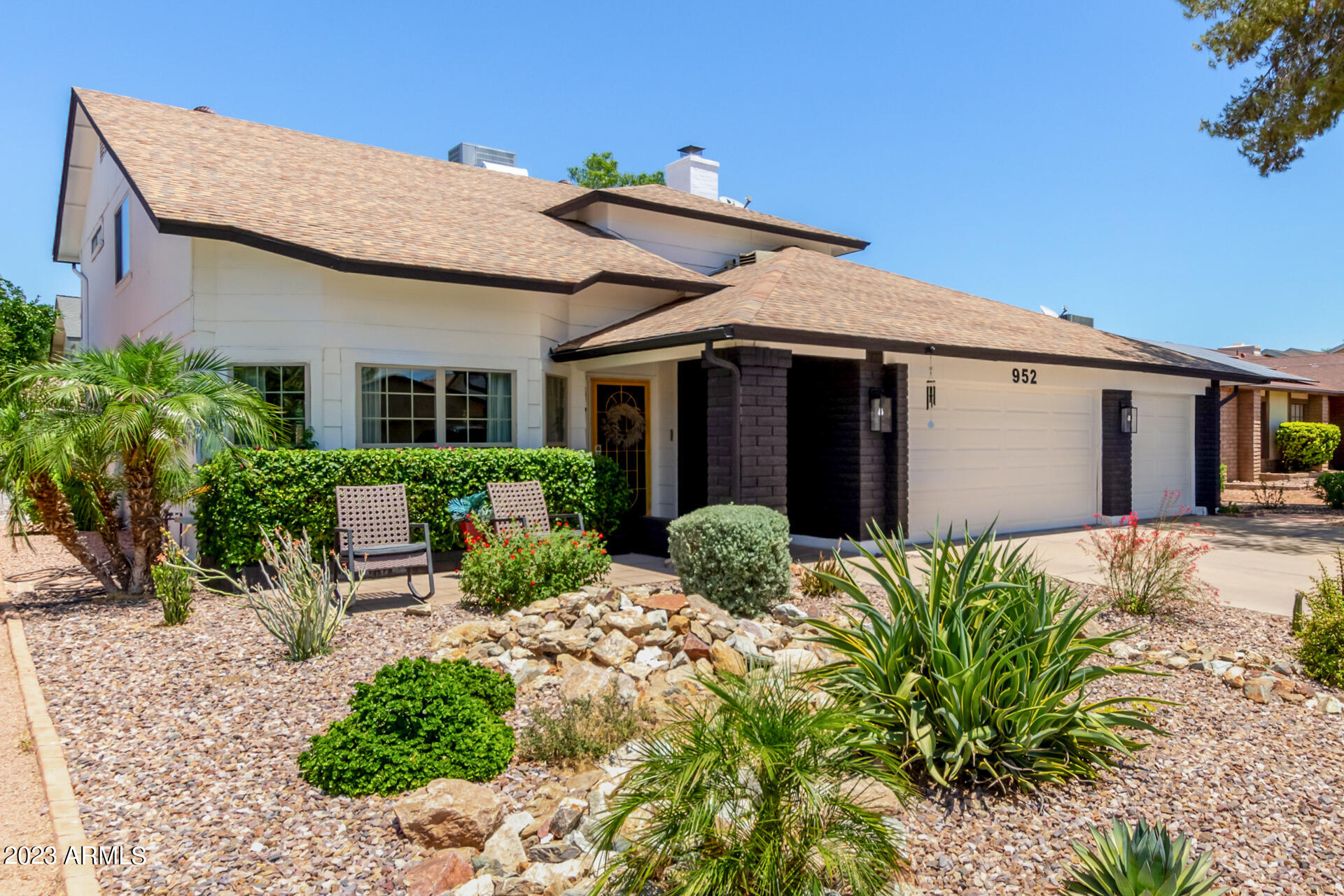 952 W PLATA Avenue