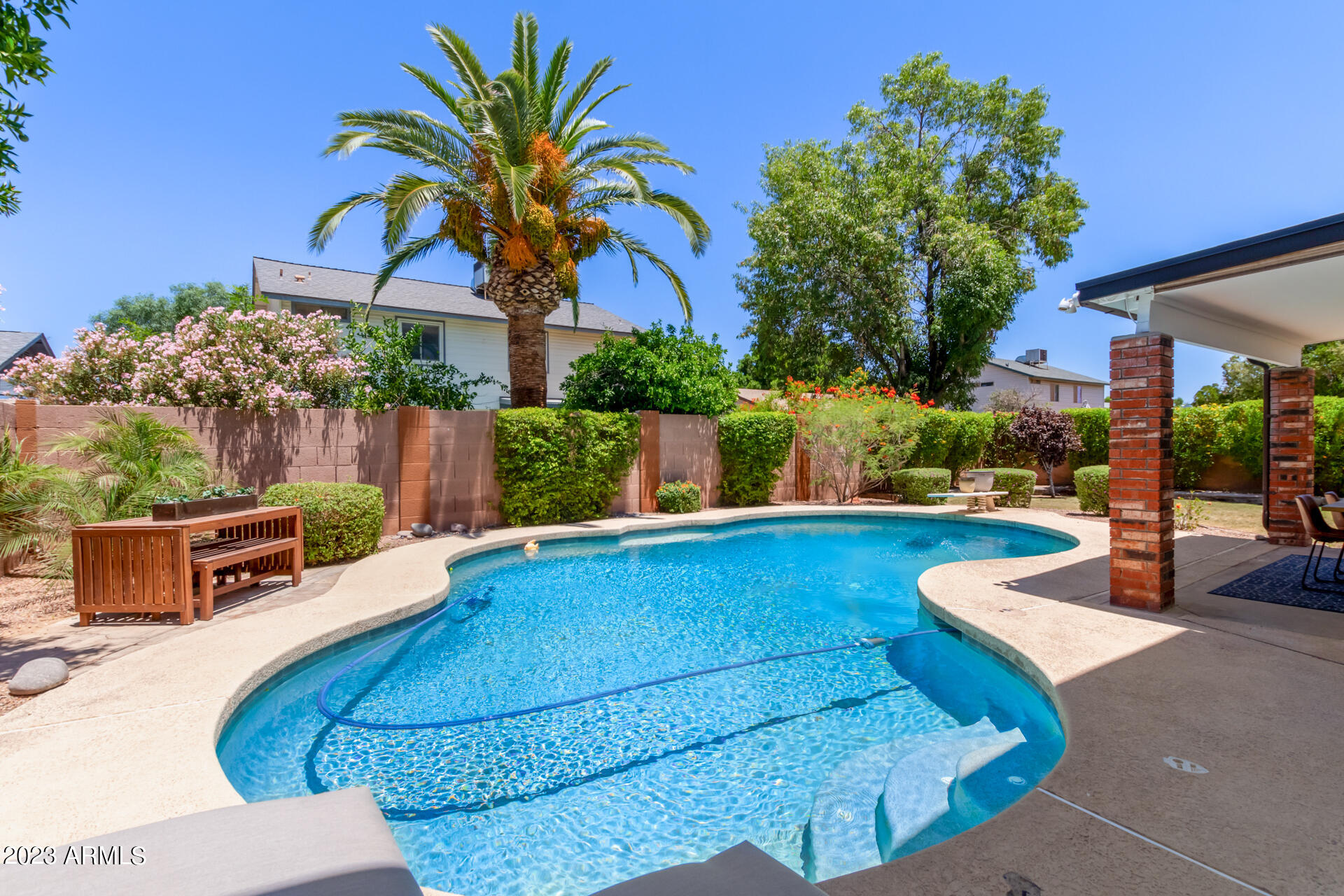 952 W PLATA Avenue