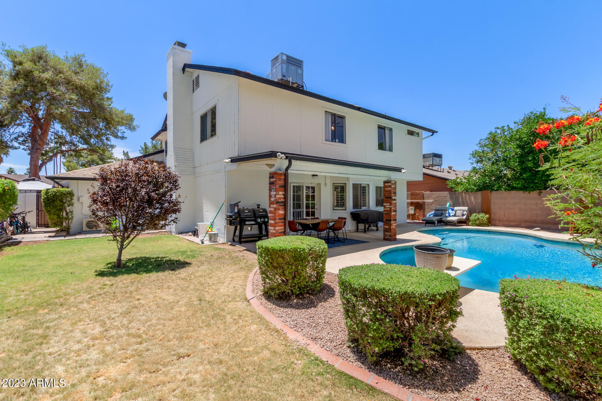 952 W PLATA Avenue