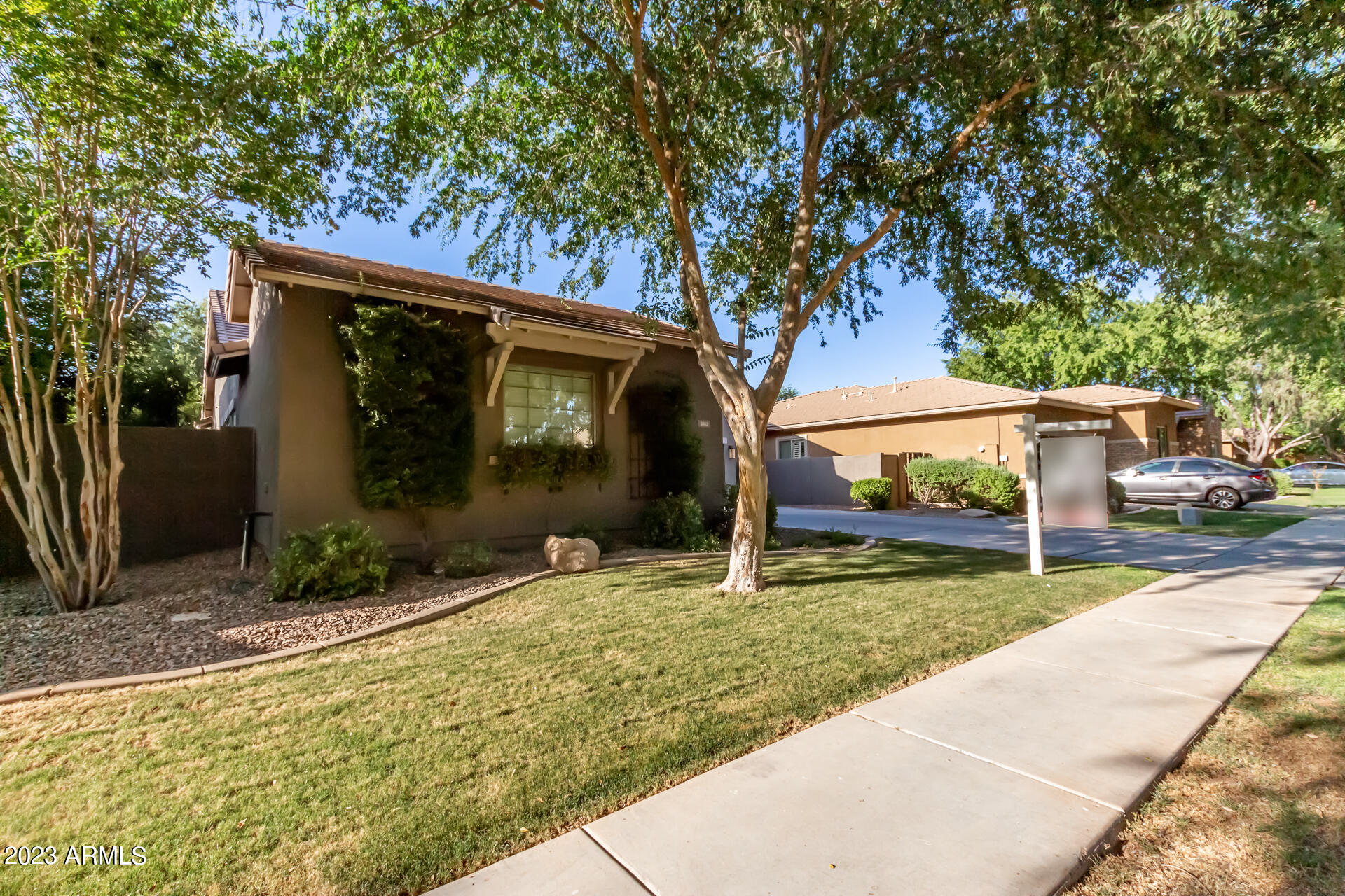 3862 E COMSTOCK Drive