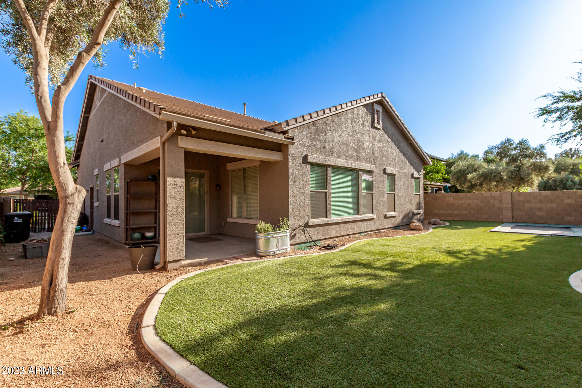 3862 E COMSTOCK Drive