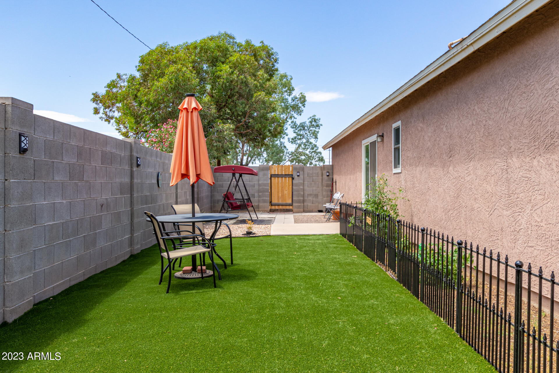 338 E DIRKLEY Avenue
