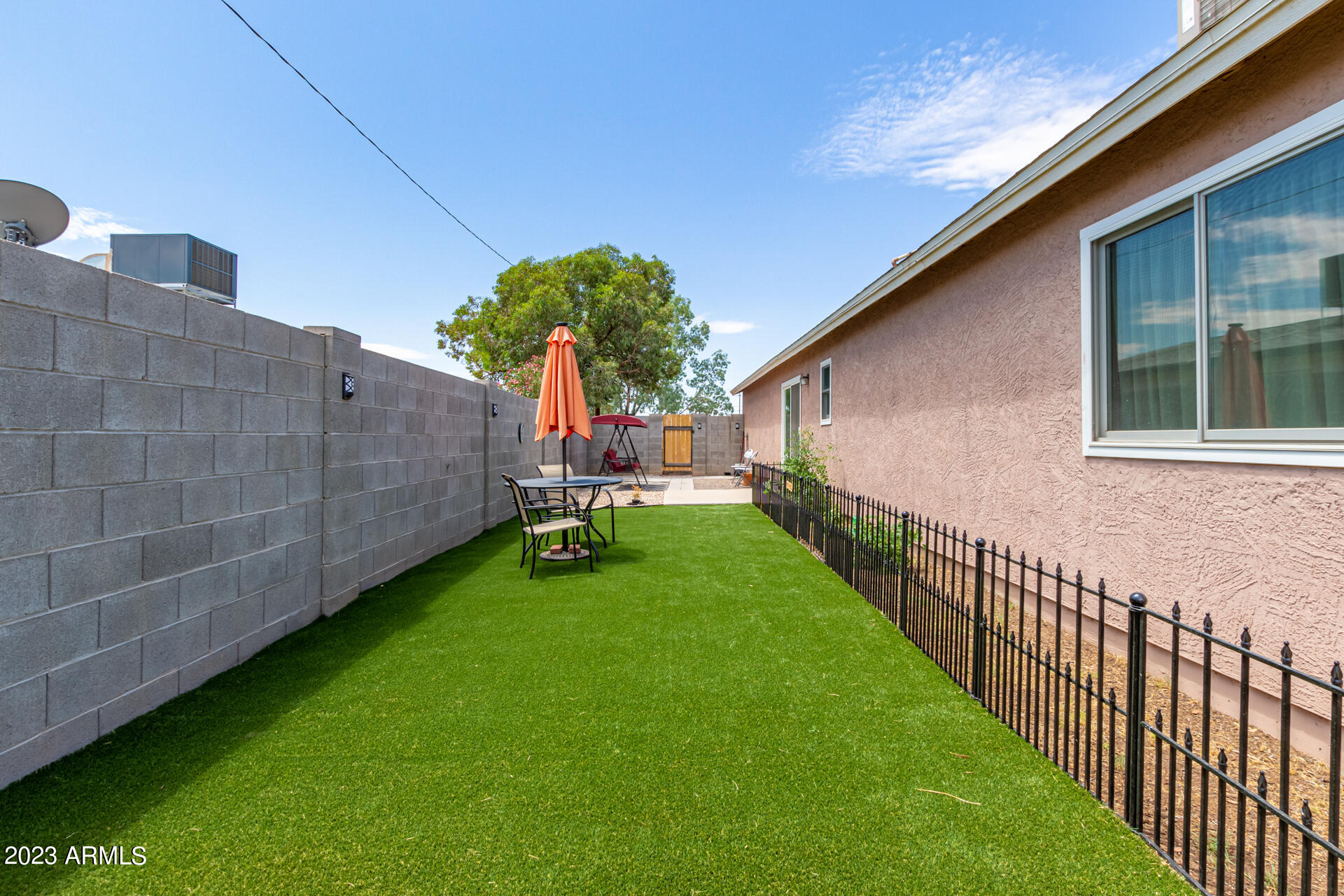 338 E DIRKLEY Avenue