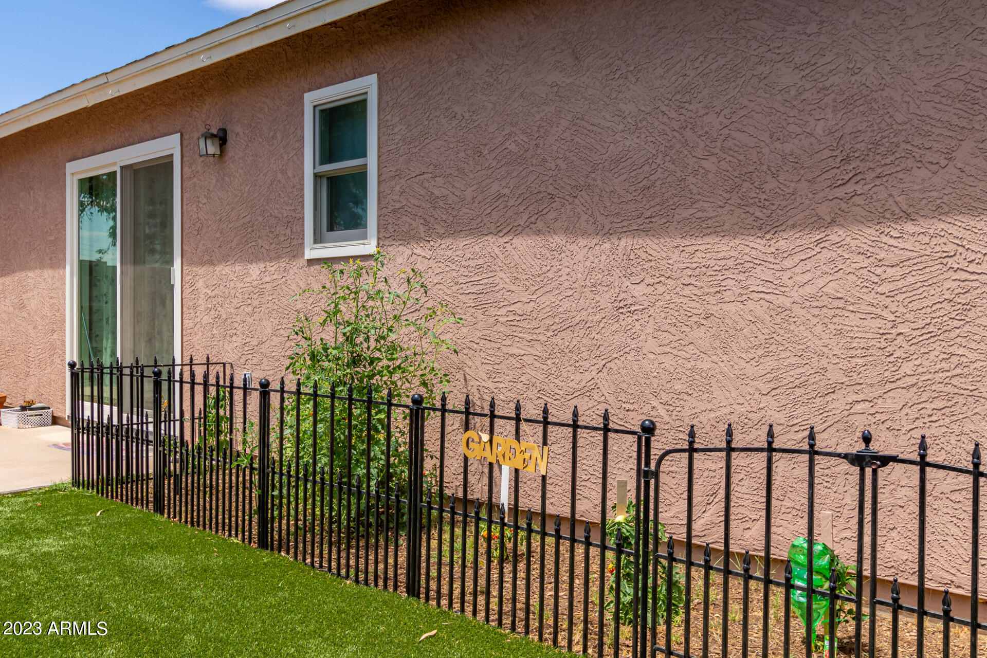 338 E DIRKLEY Avenue