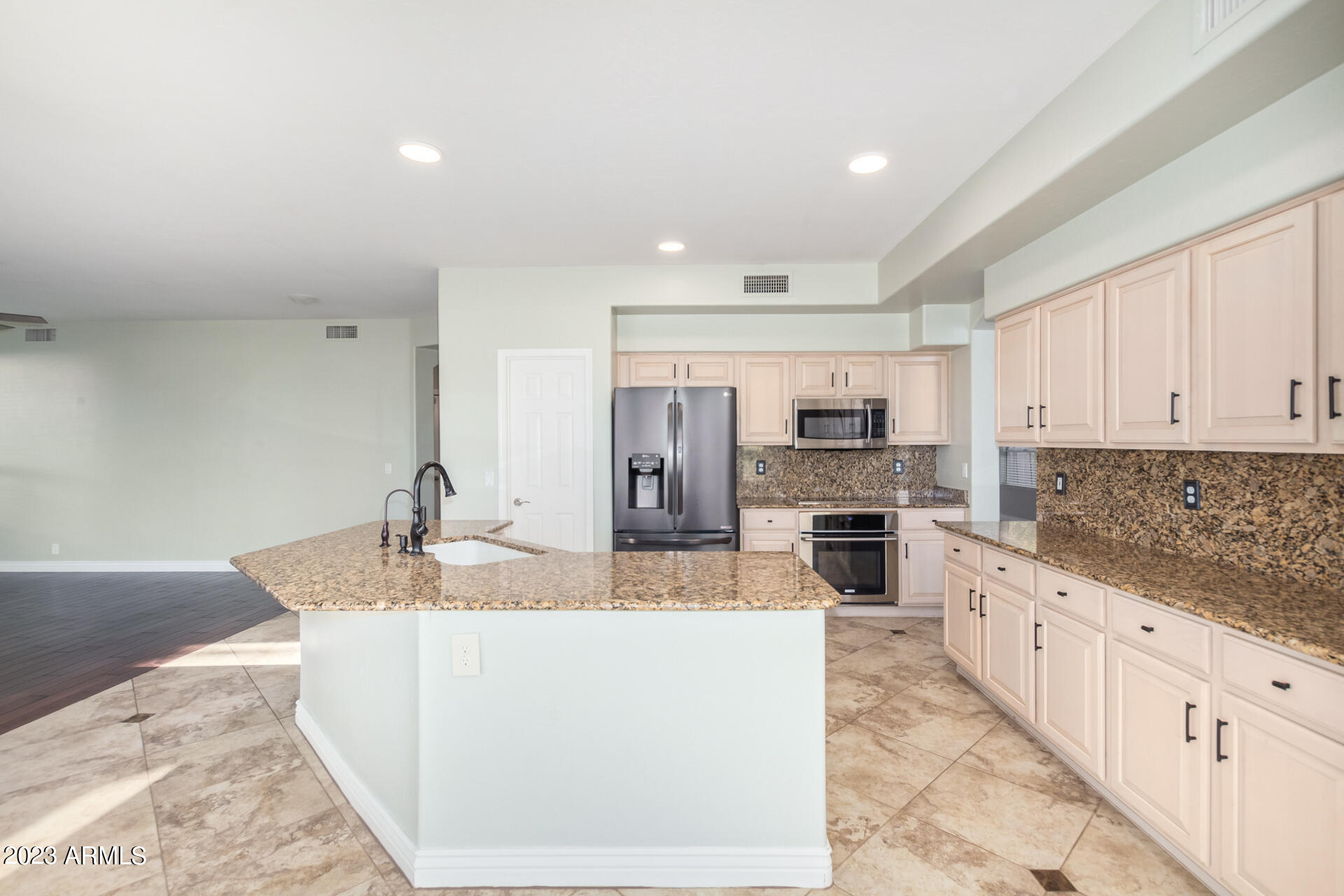 6490 W TONOPAH Drive