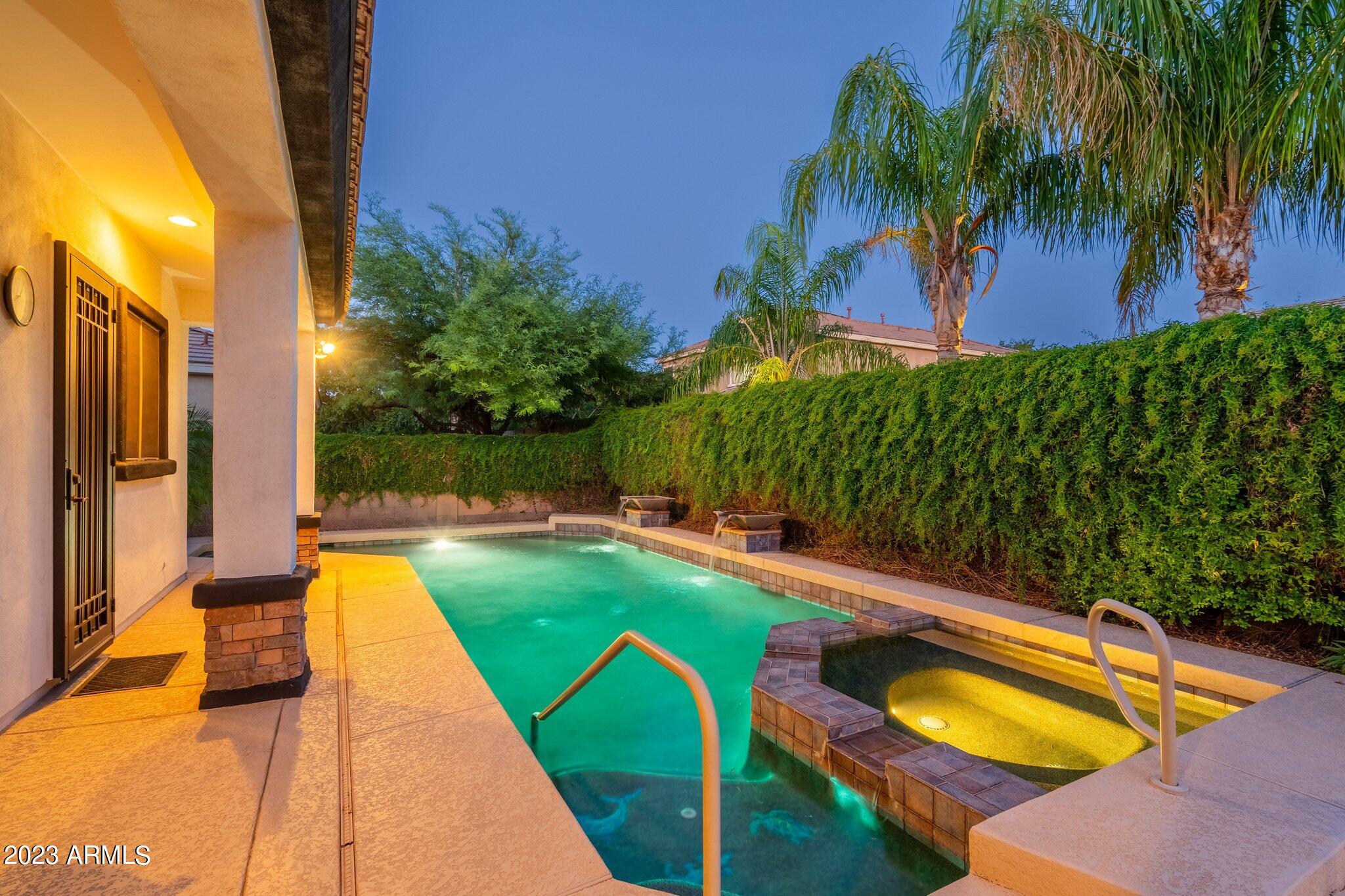 2989 E COMSTOCK Drive
