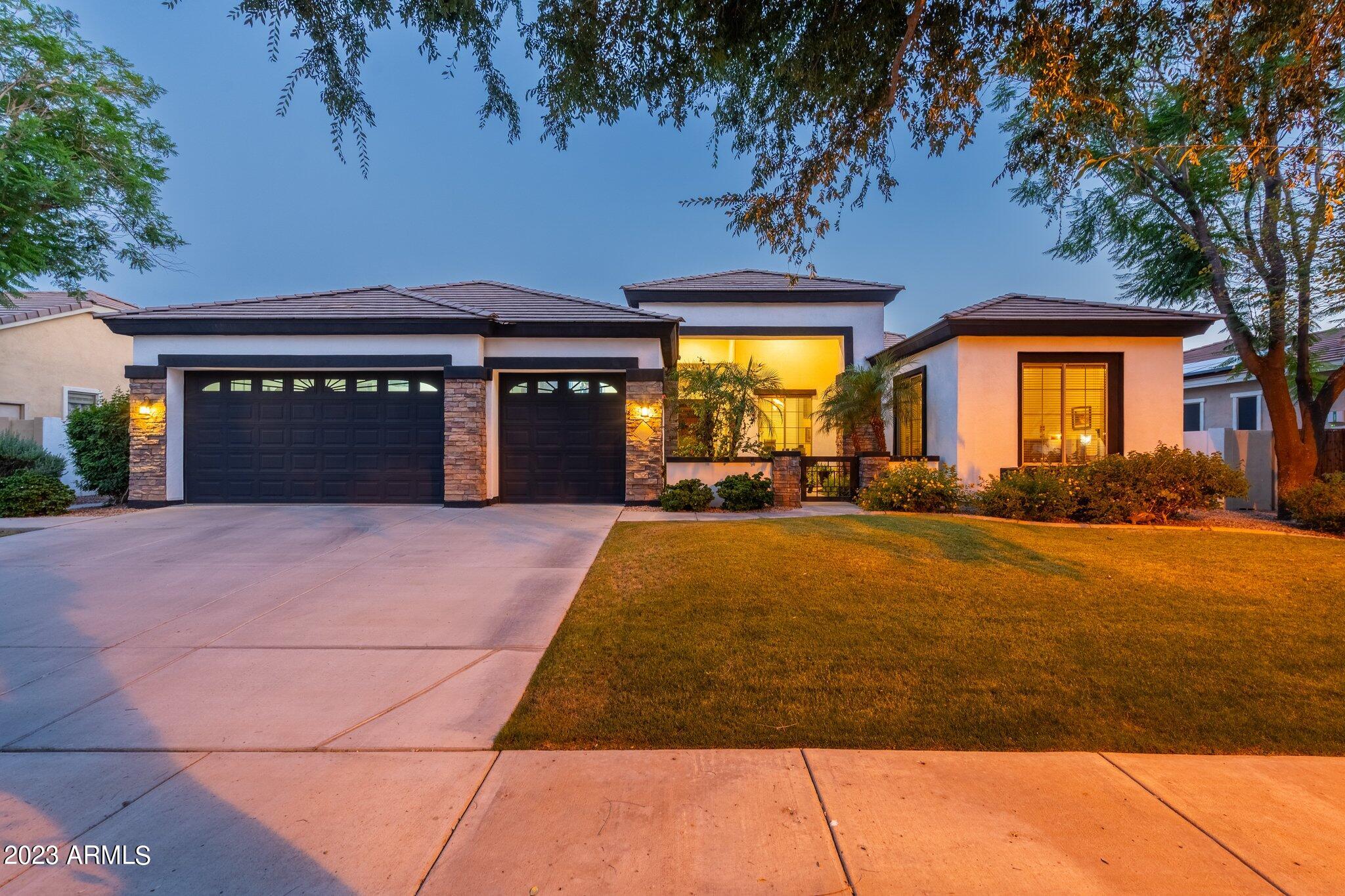 2989 E COMSTOCK Drive
