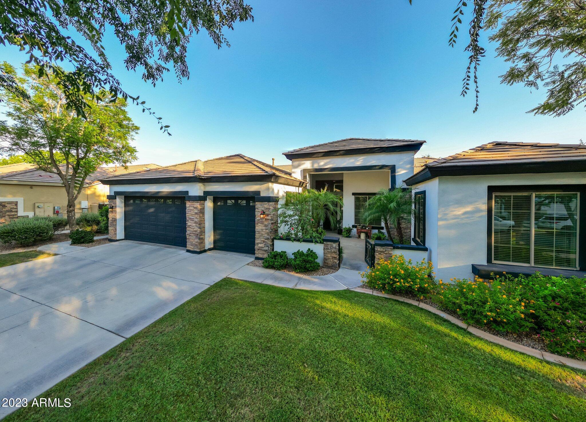 2989 E COMSTOCK Drive