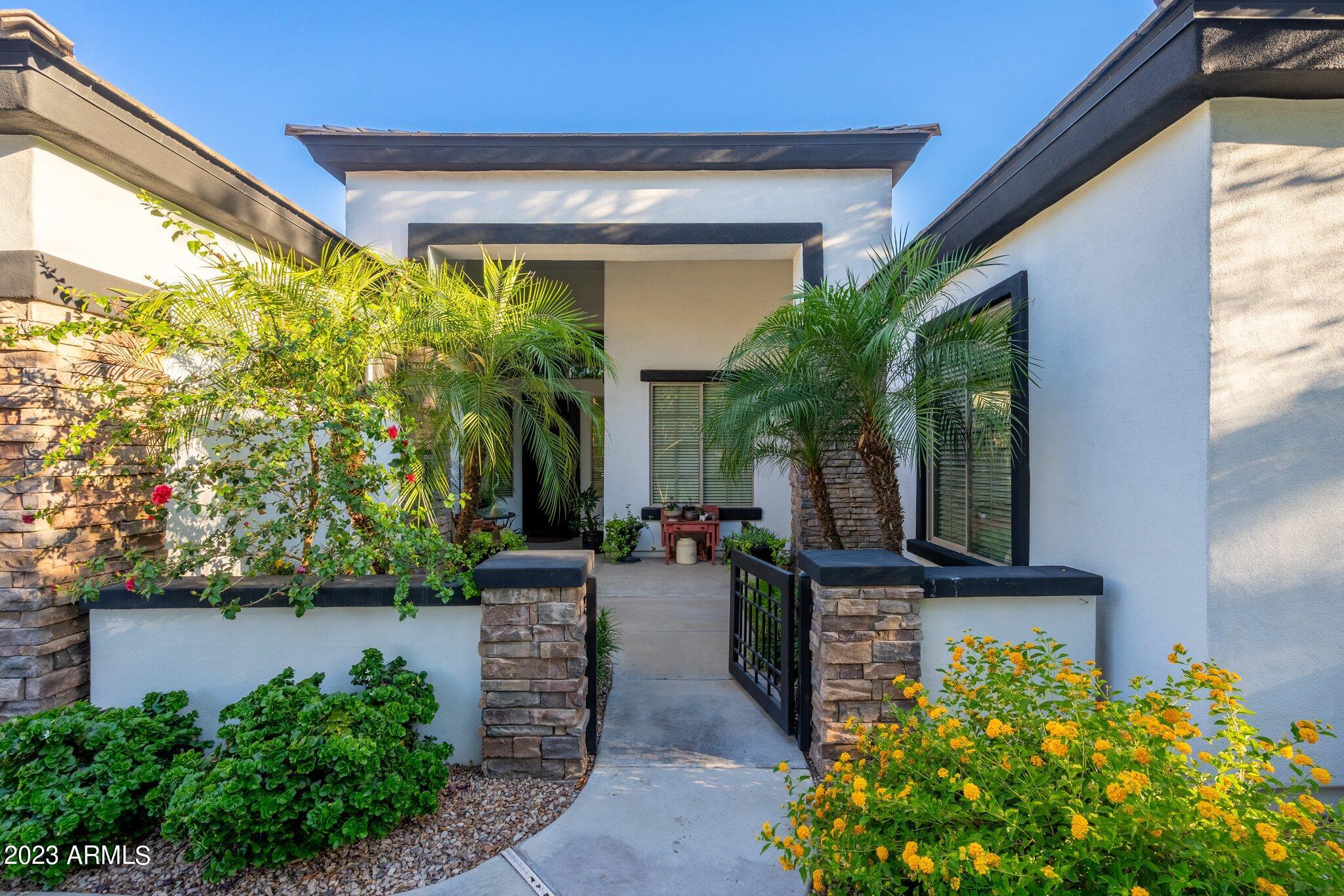 2989 E COMSTOCK Drive