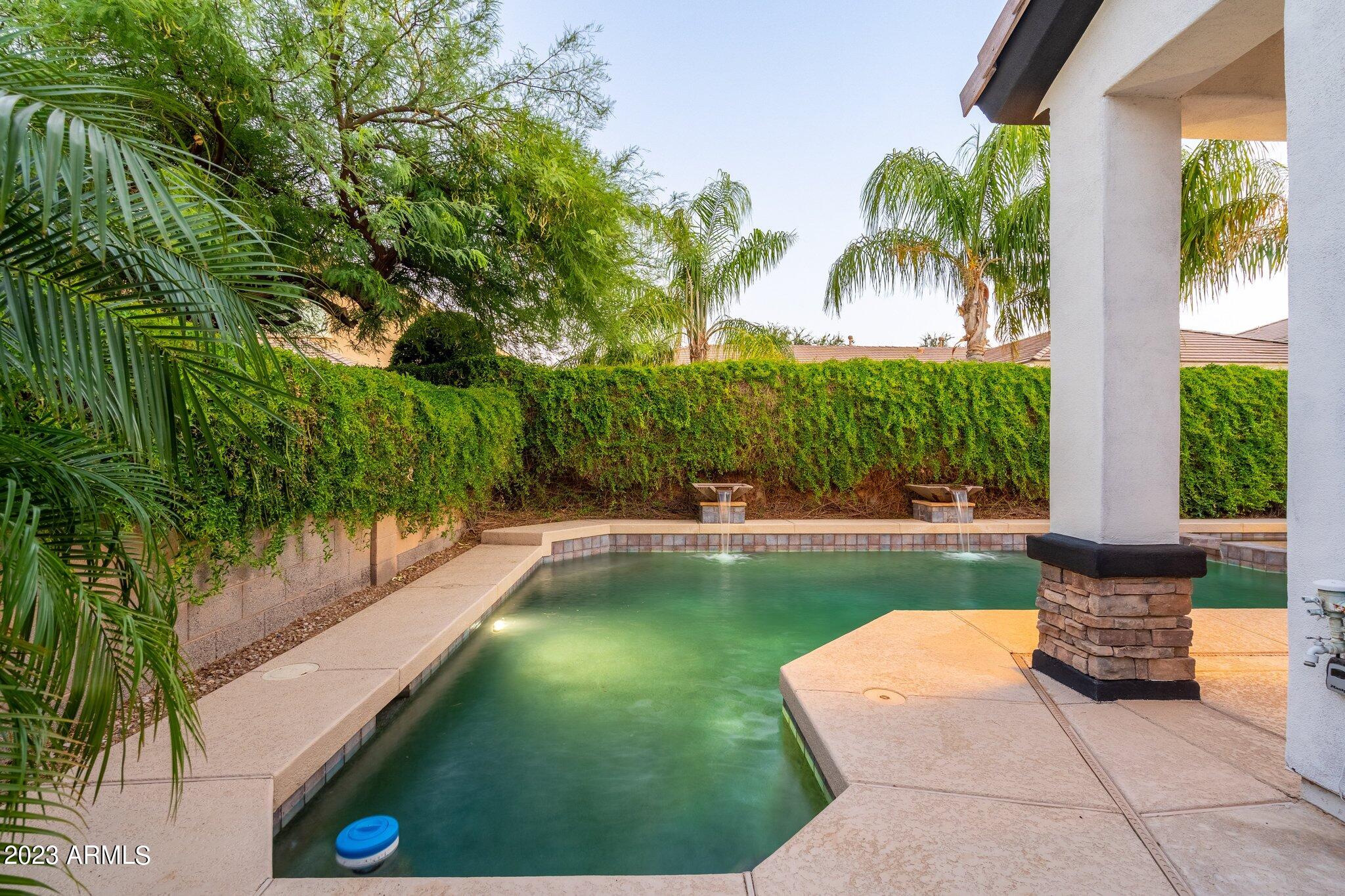 2989 E COMSTOCK Drive
