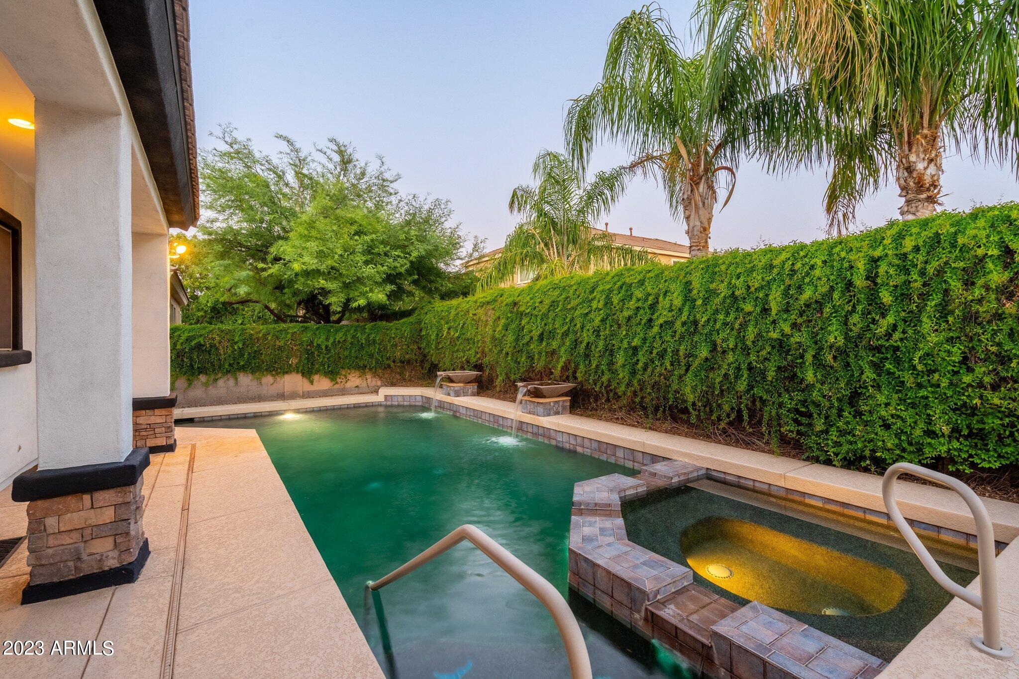 2989 E COMSTOCK Drive