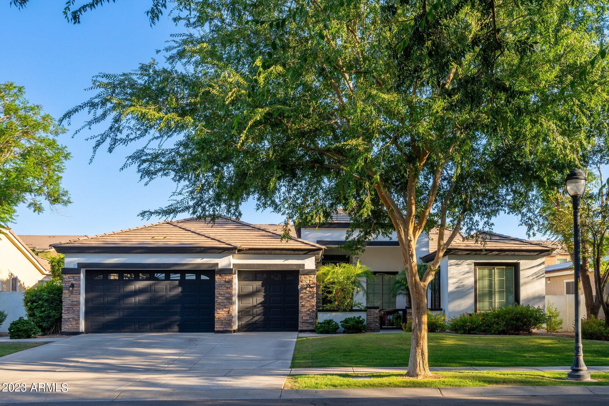 2989 E COMSTOCK Drive