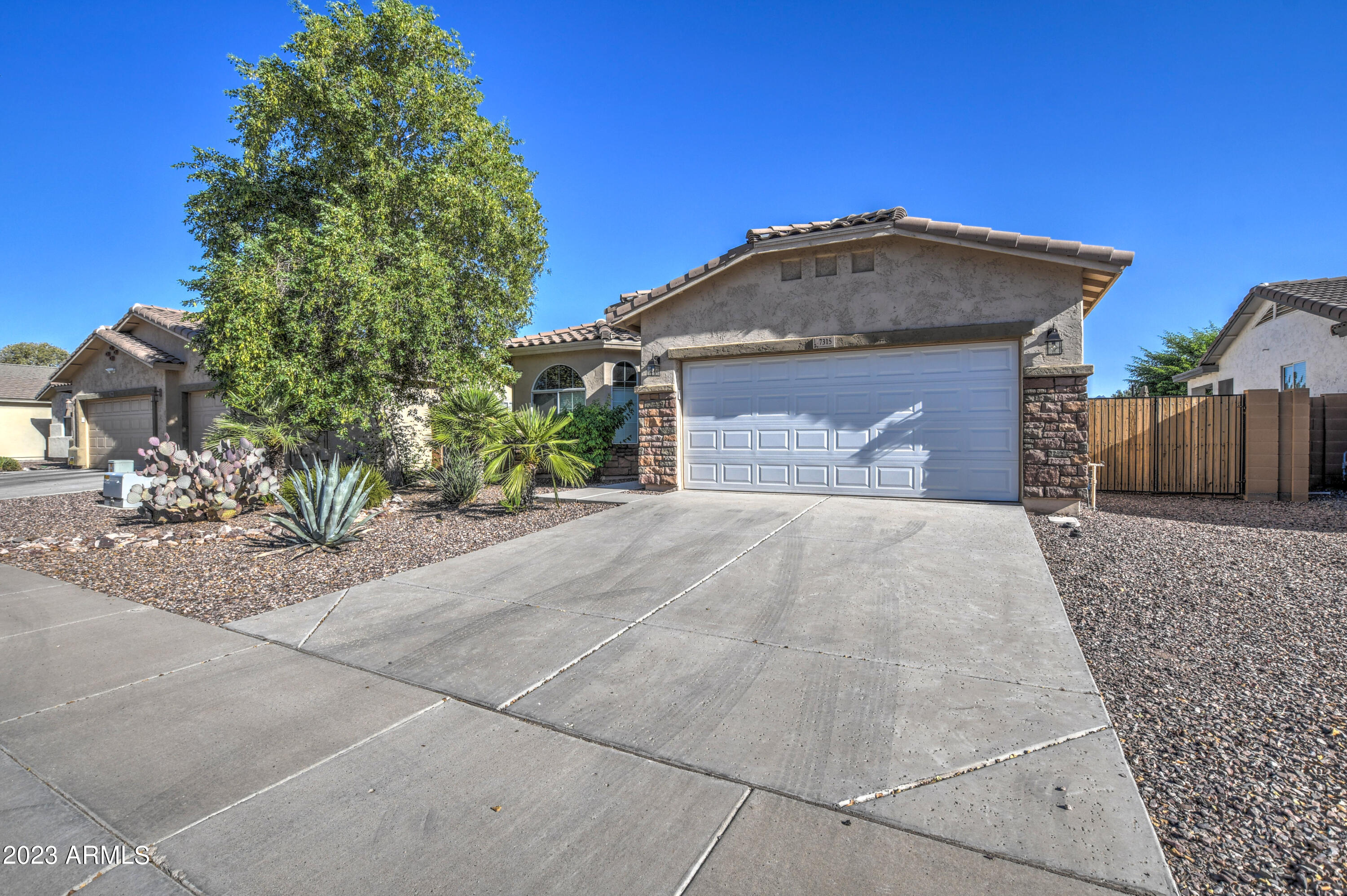 7315 W DONNER Drive
