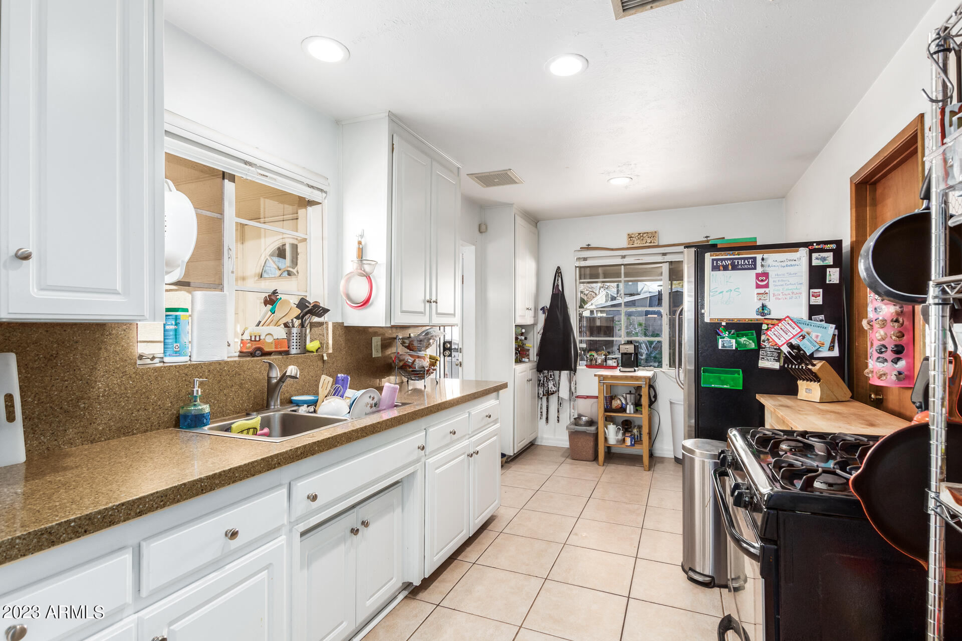 1220 W HIGHLAND Avenue
