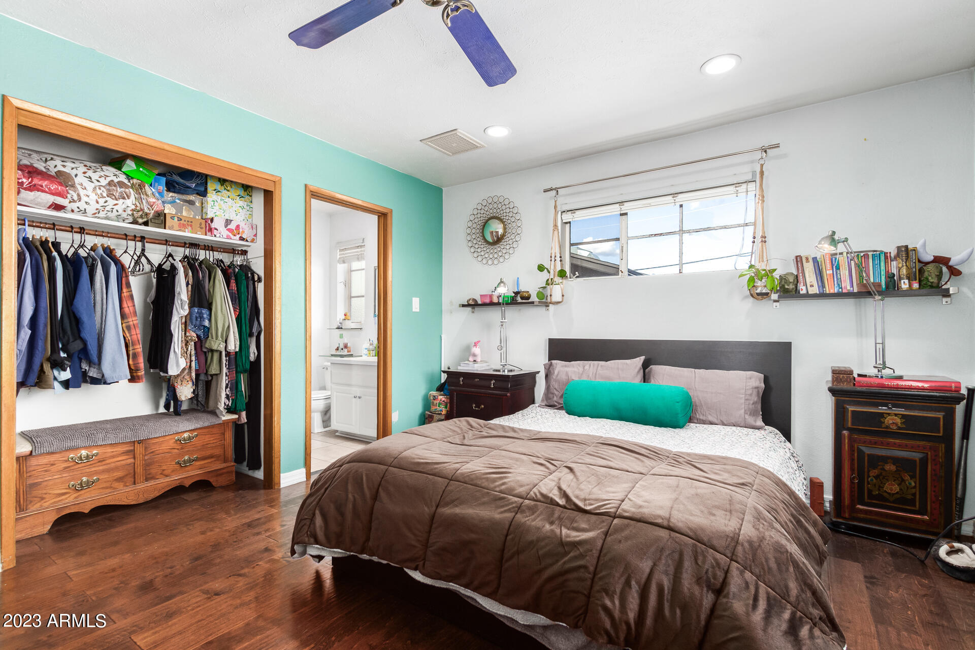 1220 W HIGHLAND Avenue
