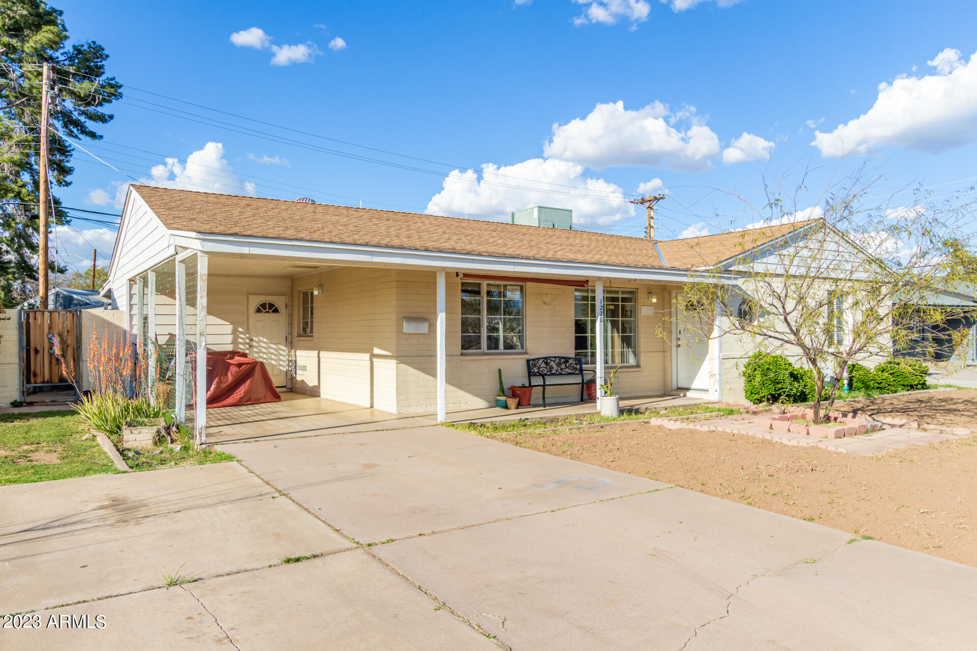 1220 W HIGHLAND Avenue