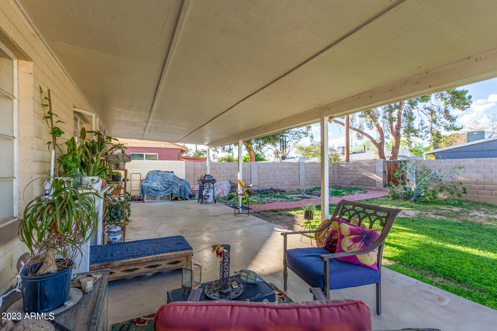 1220 W HIGHLAND Avenue