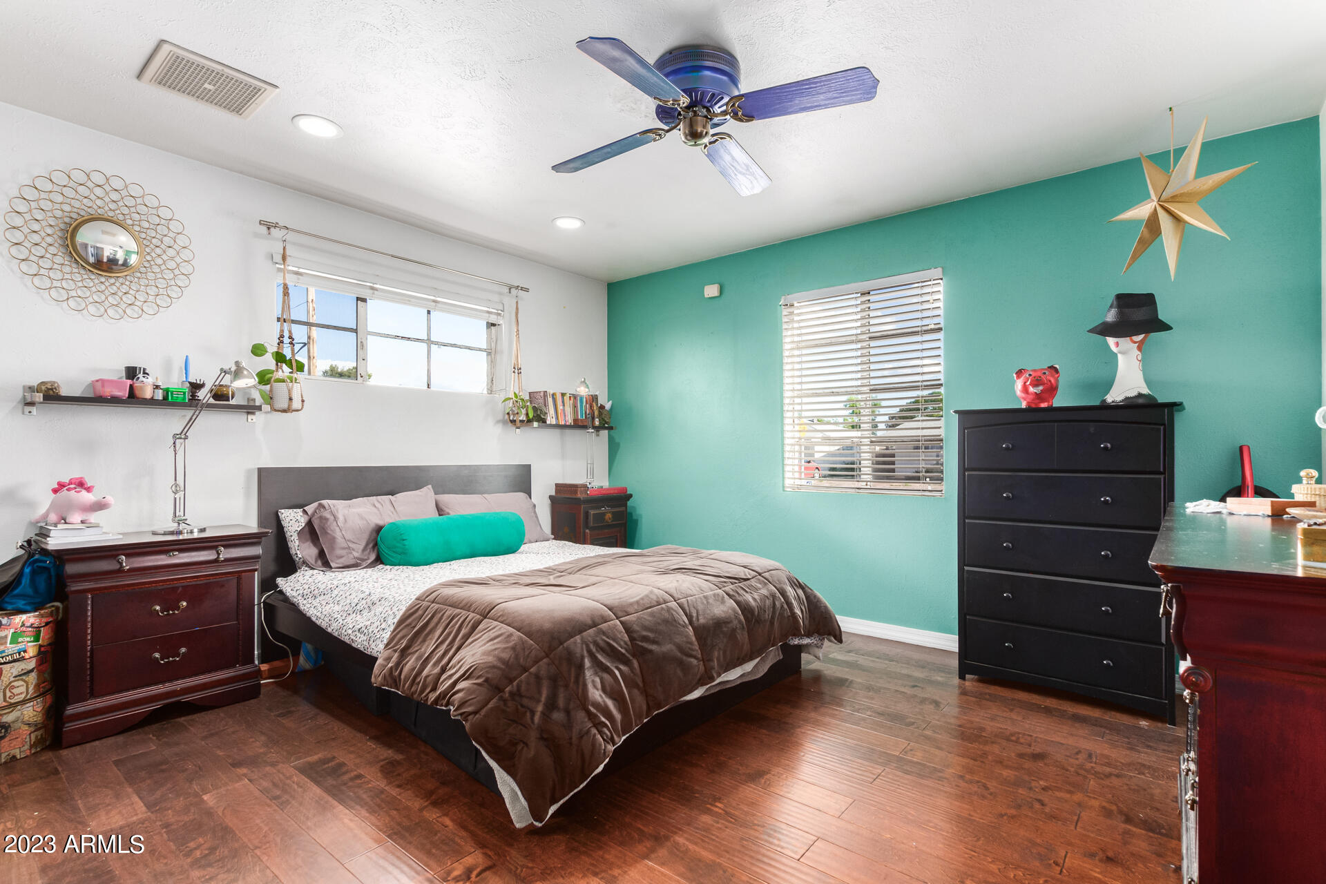 1220 W HIGHLAND Avenue