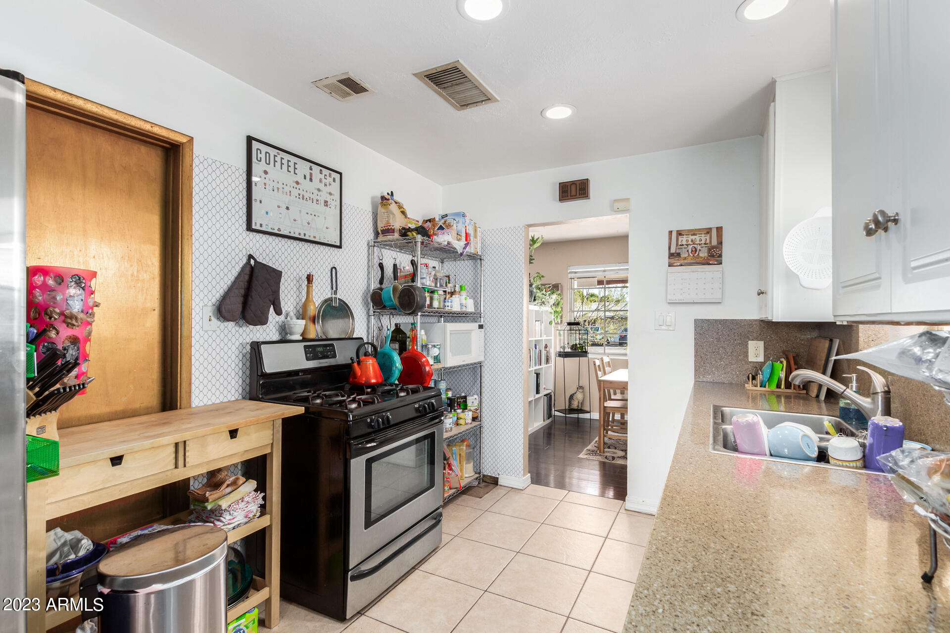 1220 W HIGHLAND Avenue