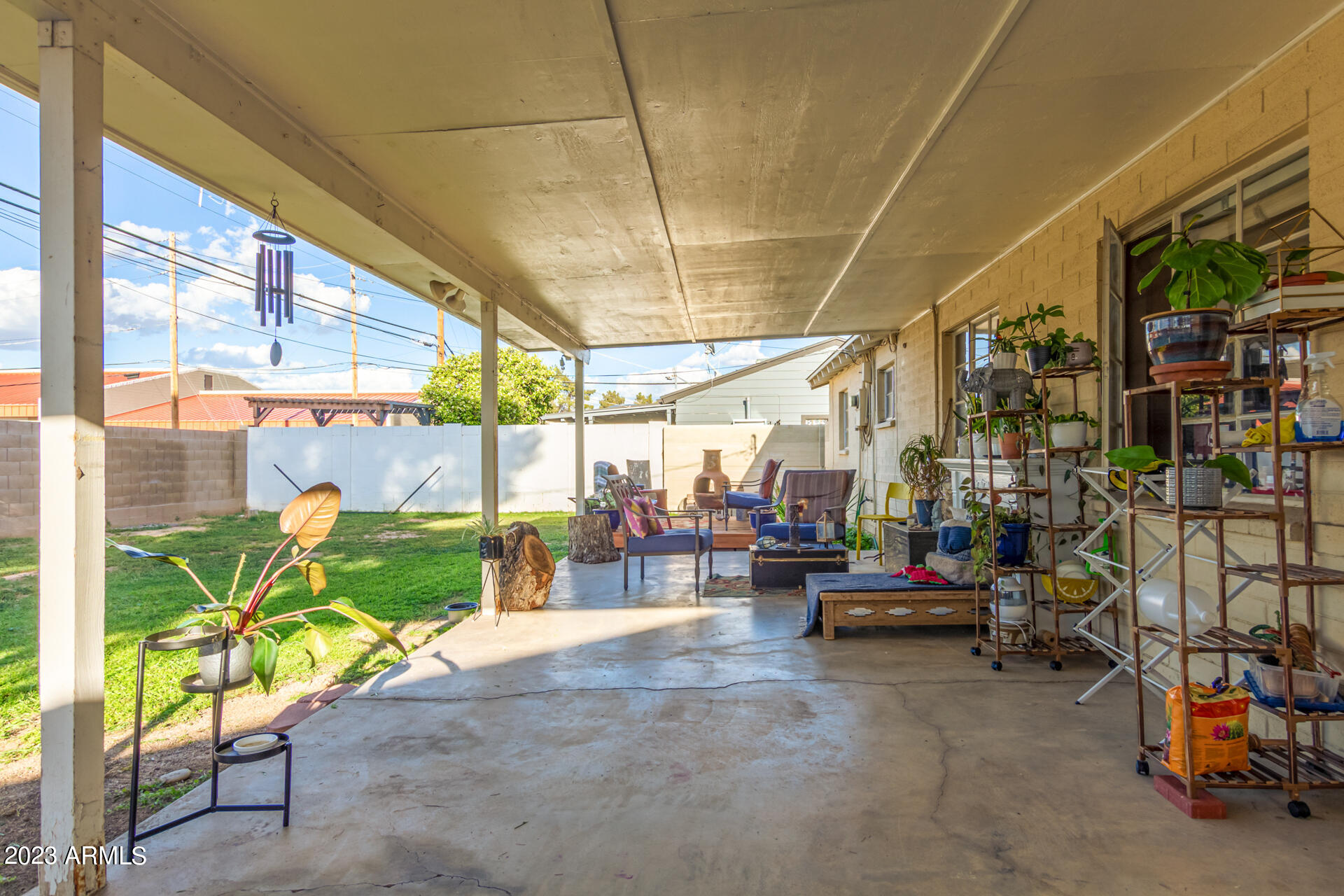 1220 W HIGHLAND Avenue
