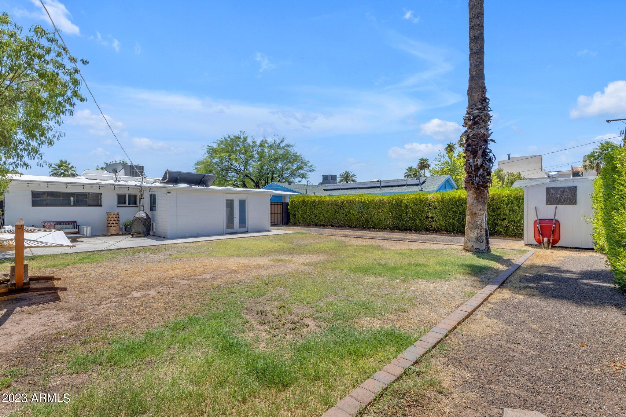 334 W GLENROSA Avenue