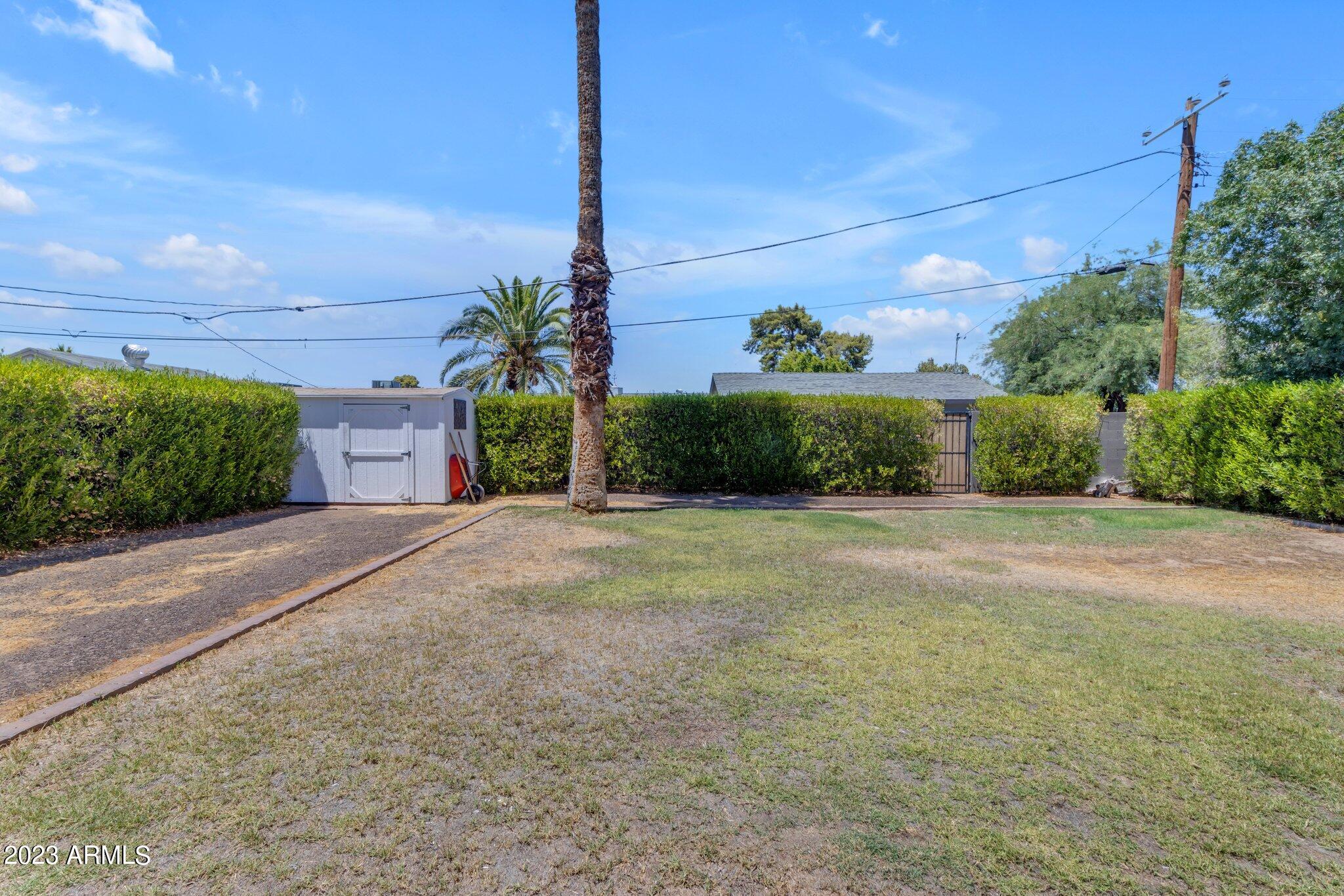 334 W GLENROSA Avenue