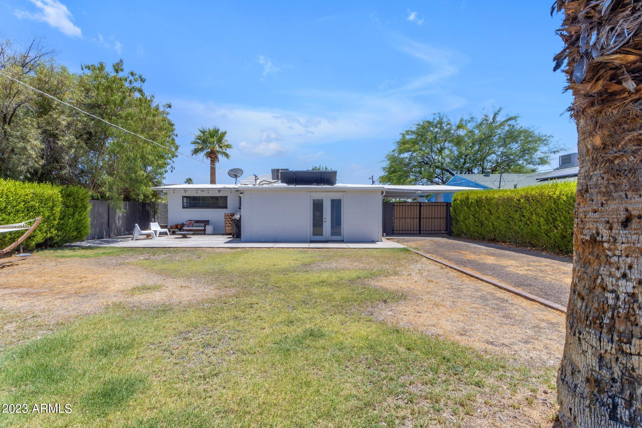 334 W GLENROSA Avenue