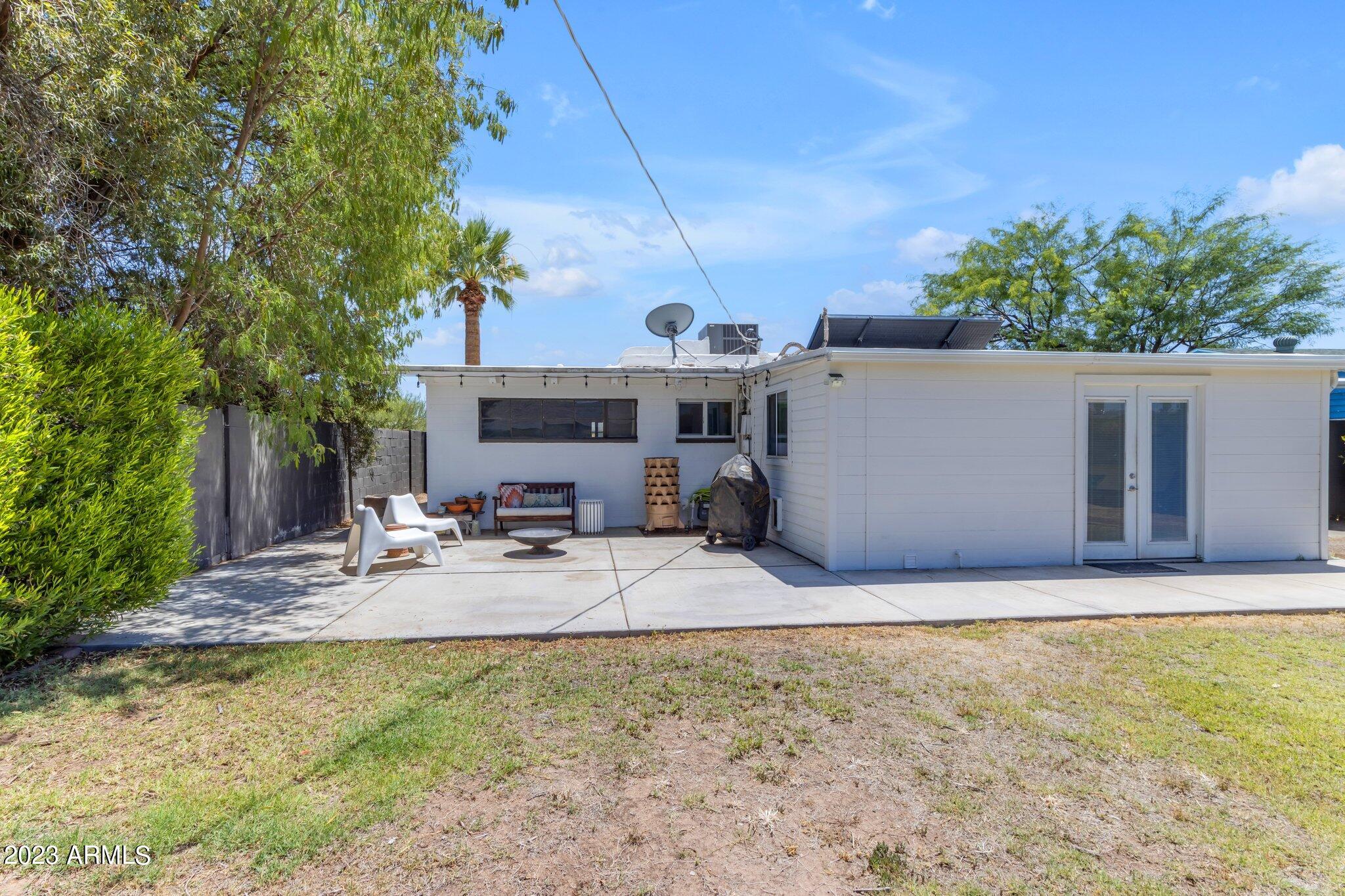 334 W GLENROSA Avenue