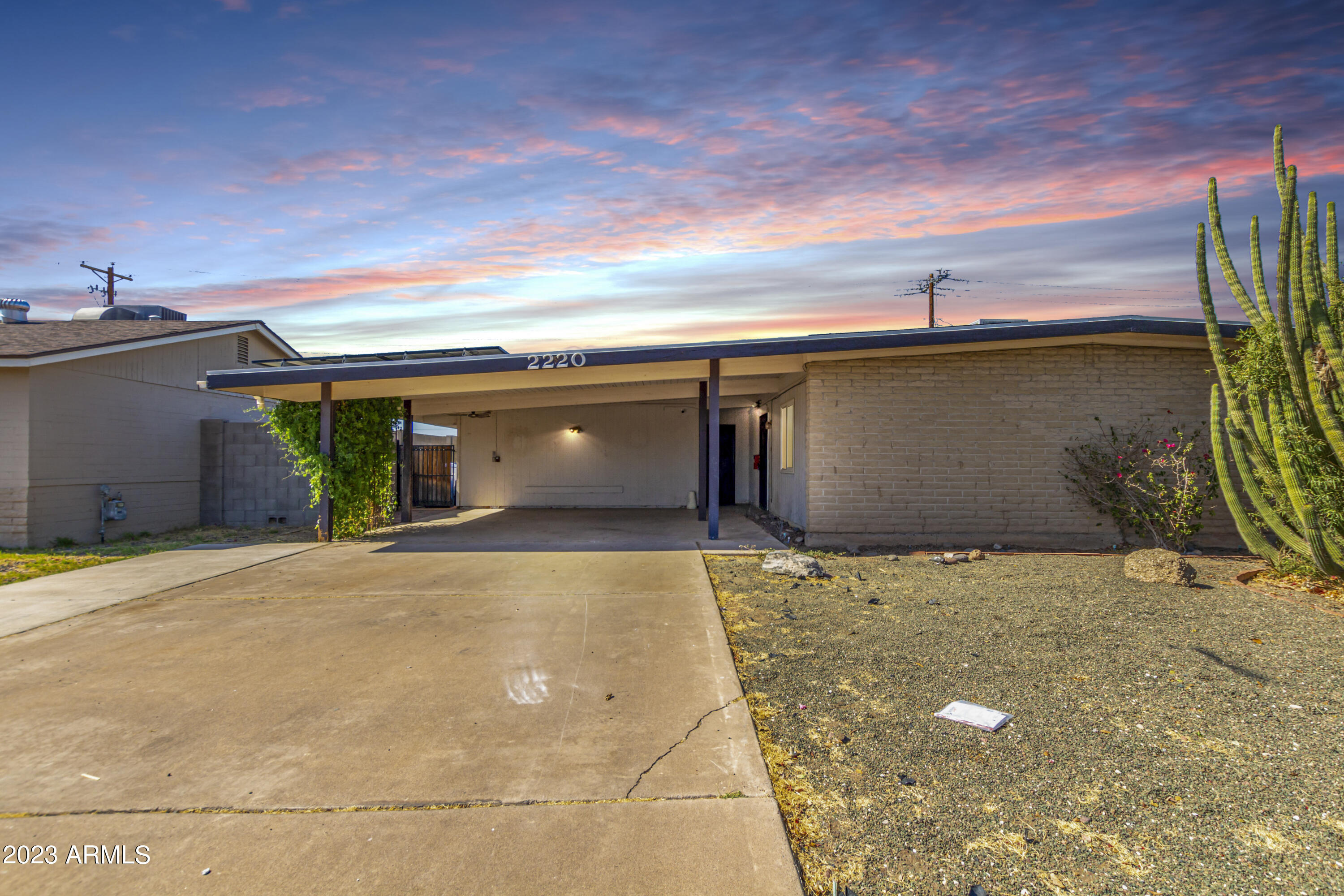 2220 E ALPINE Avenue