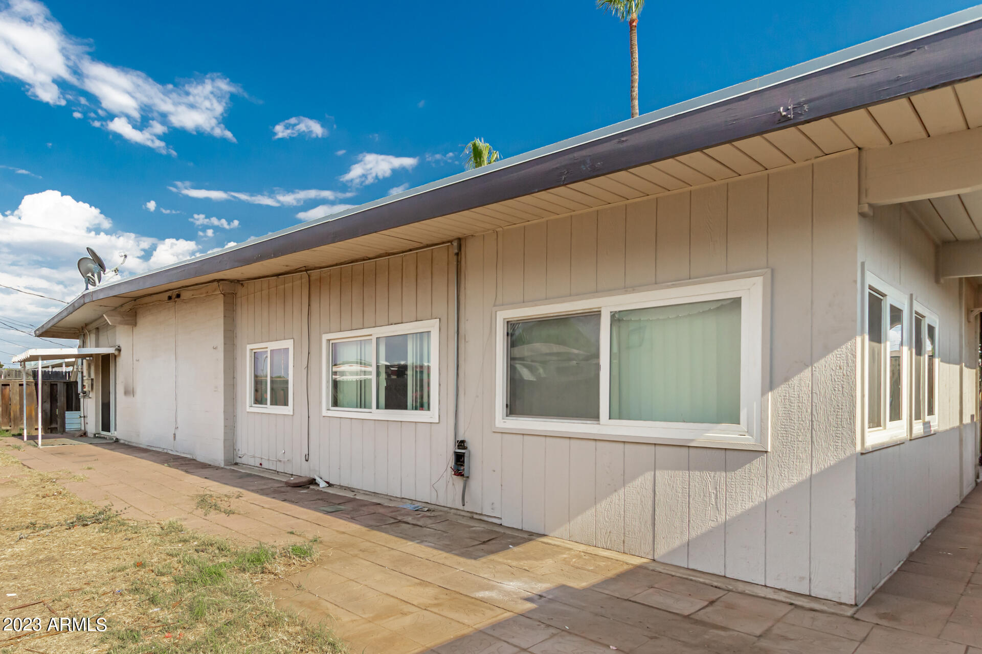 2220 E ALPINE Avenue