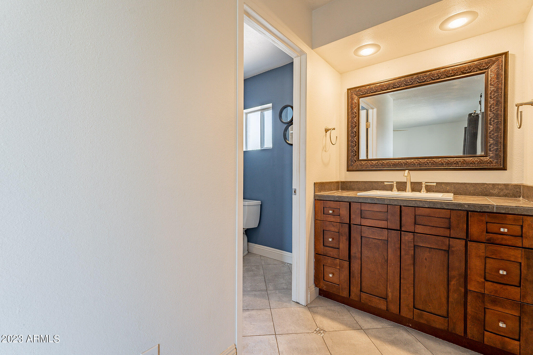1803 S HERITAGE --